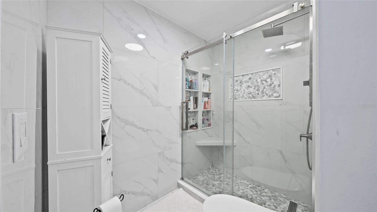665 CITRUS AVENUE, Oviedo, FL 32765 Hall Bathroom 2