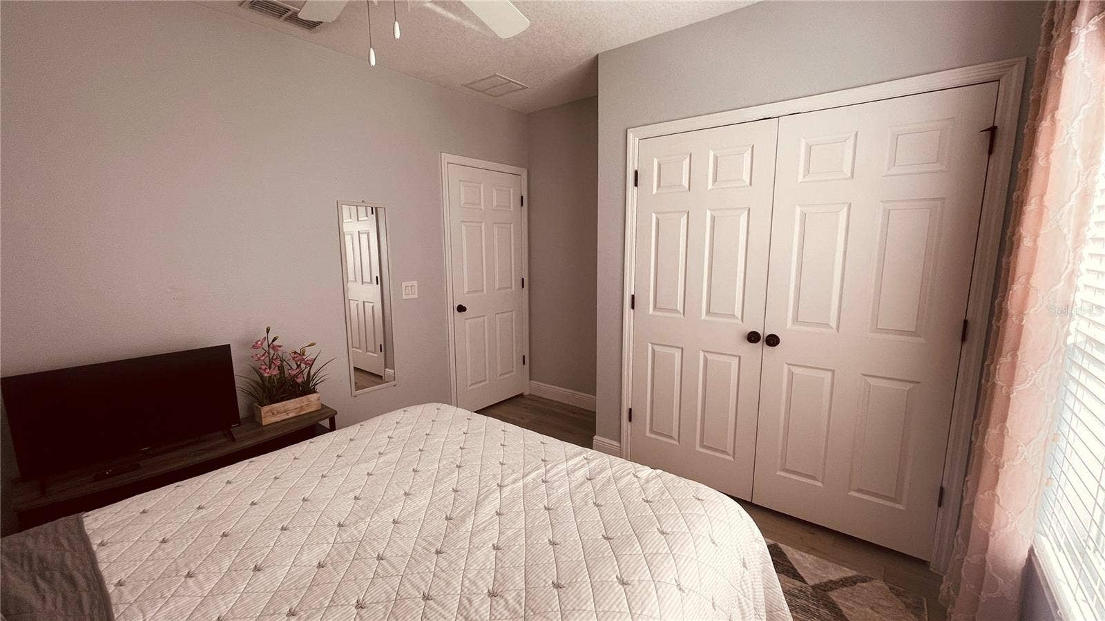 bedroom4