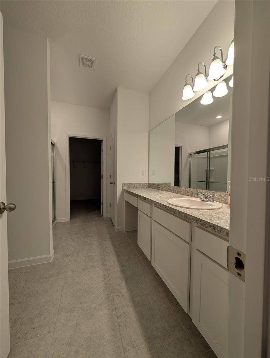 Lake Wales, FL 33898 BATHROOM 1