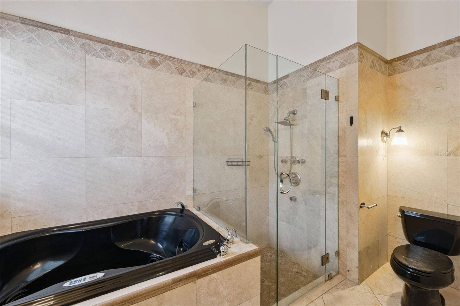 13714 HUNTWICK DRIVE, Orlando, FL 32837 En-suite bathroom in primary bedroom