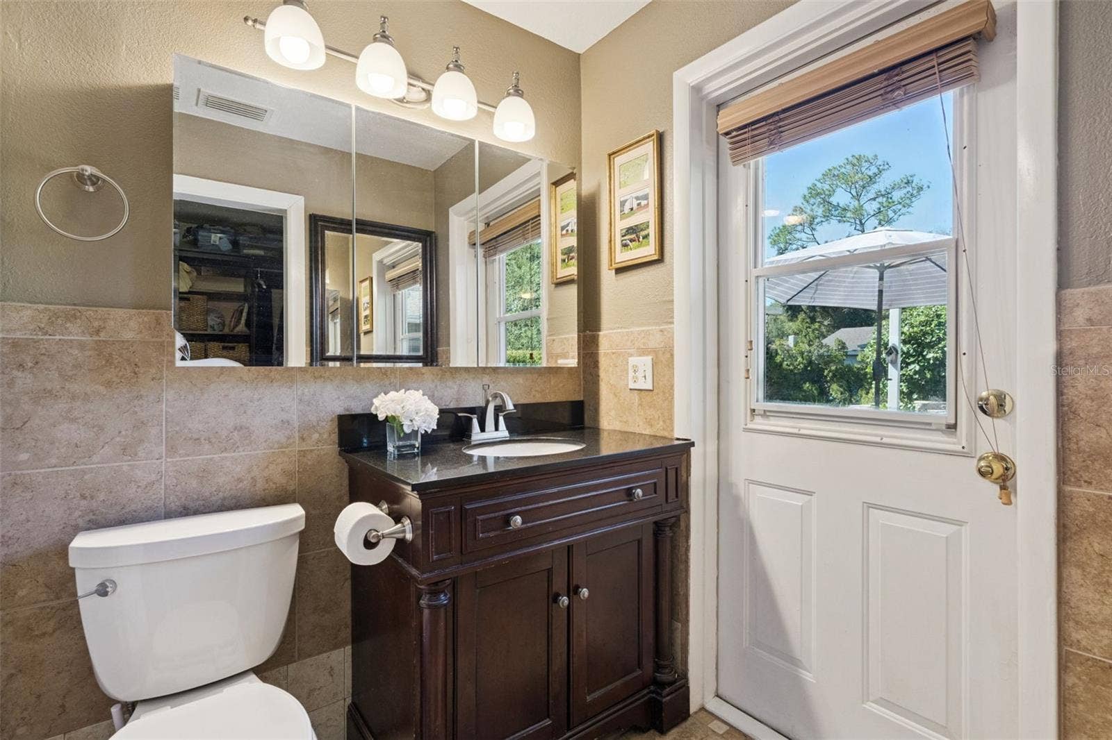 390 GROVE COURT, Winter Garden, FL 34787 Primary Bath-Leads to the Backyard