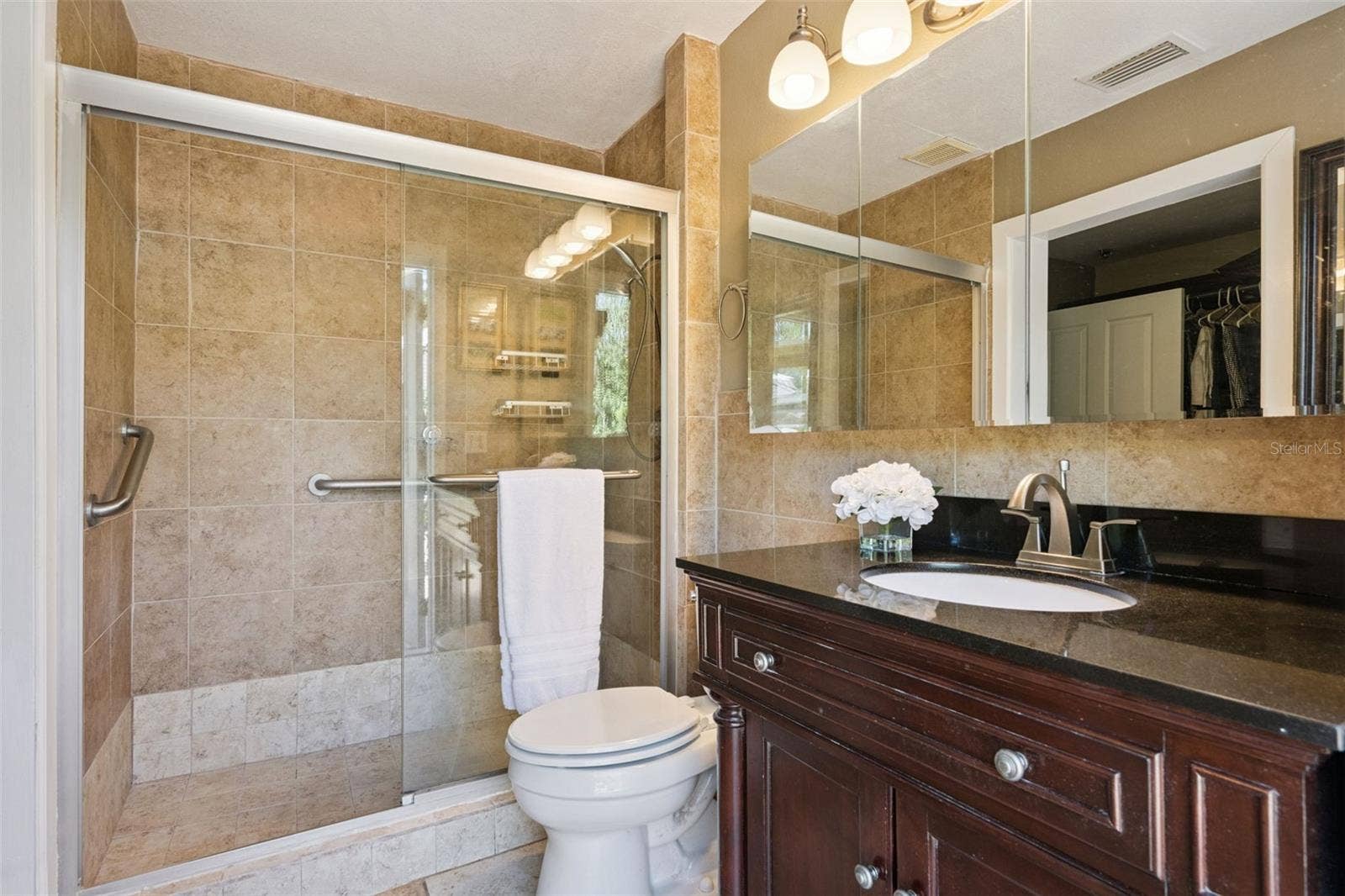 390 GROVE COURT, Winter Garden, FL 34787 Primary Bath-Leads to the Backyard