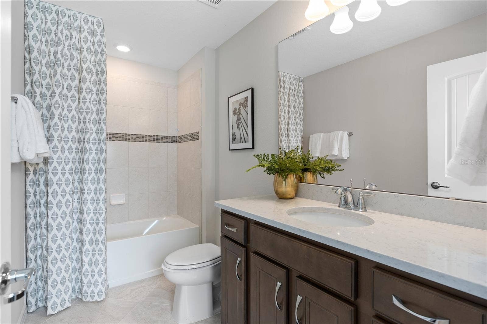 2502 SERENITY GARDEN DRIVE, Kissimmee, FL 34744 Model Home Design Only. Pictures and furnishings are for illustrative purposes only. Elevations, colors and options may vary. Furniture is for model home staging only.