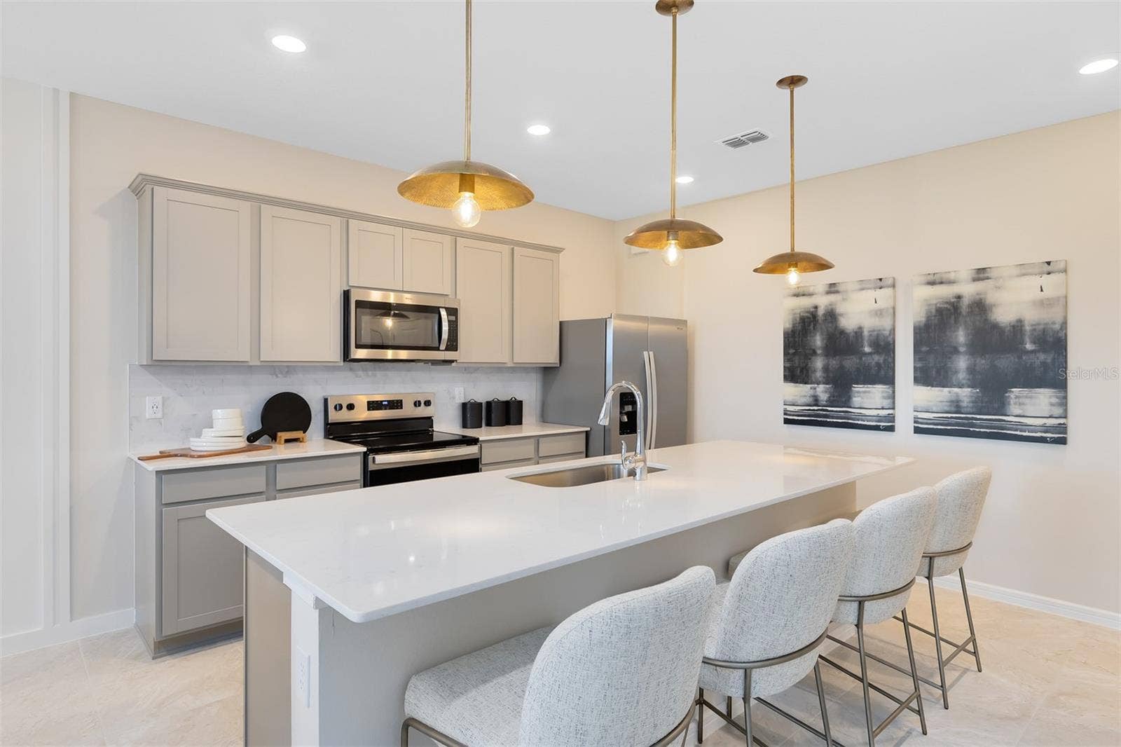 2119 SOUTHBURY DRIVE, Kissimmee, FL 34744 Model Home Design Only. Pictures and furnishings are for illustrative purposes only. Elevations, colors and options may vary. Furniture is for model home staging only.?