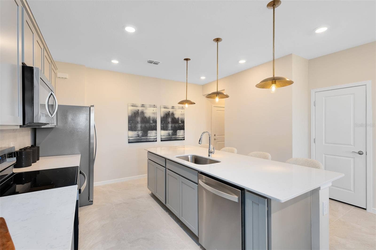 2119 SOUTHBURY DRIVE, Kissimmee, FL 34744 Model Home Design Only. Pictures and furnishings are for illustrative purposes only. Elevations, colors and options may vary. Furniture is for model home staging only.?