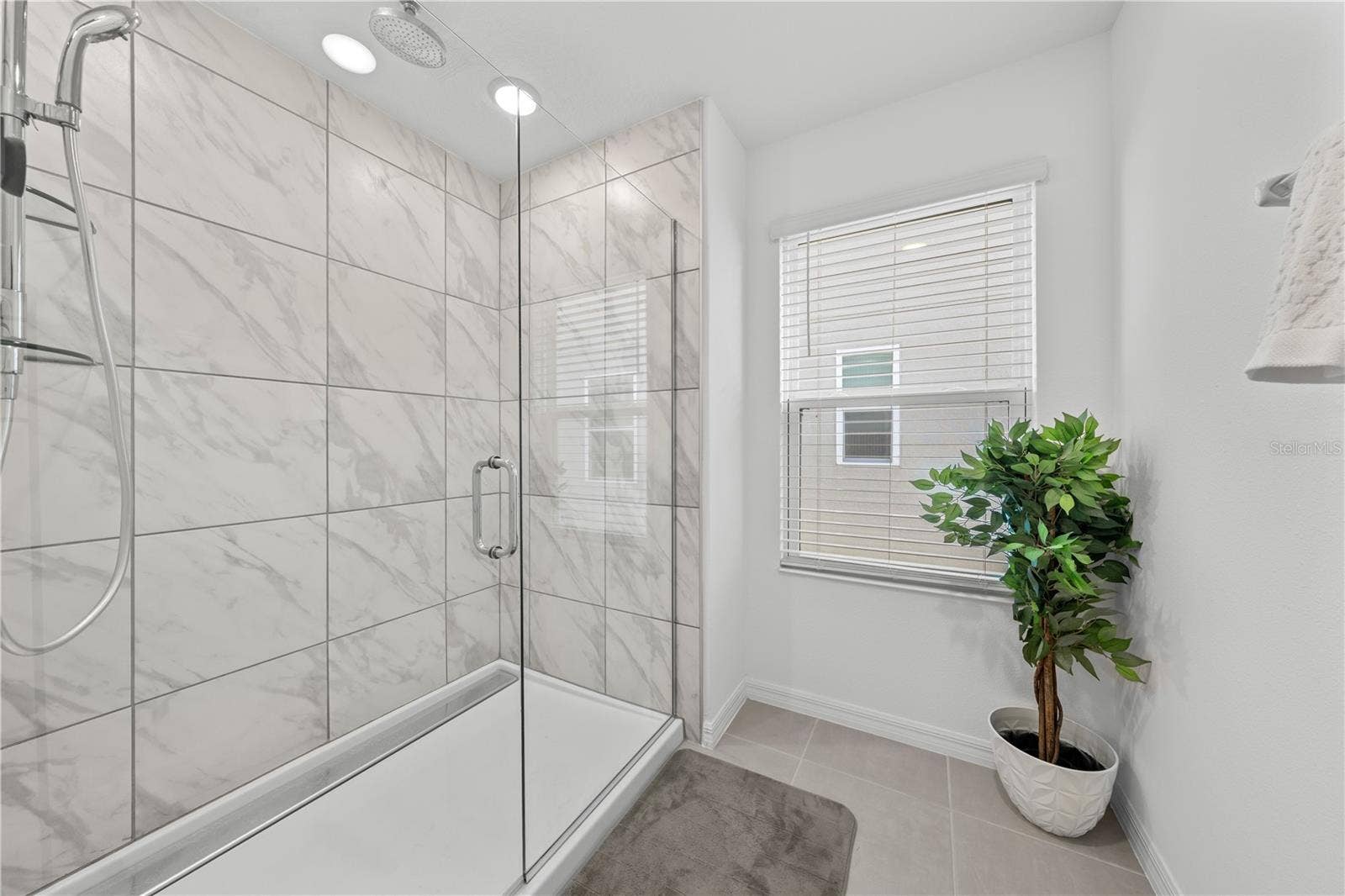 5657 CAMILLA STREET, St Cloud, FL 34771 Master shower