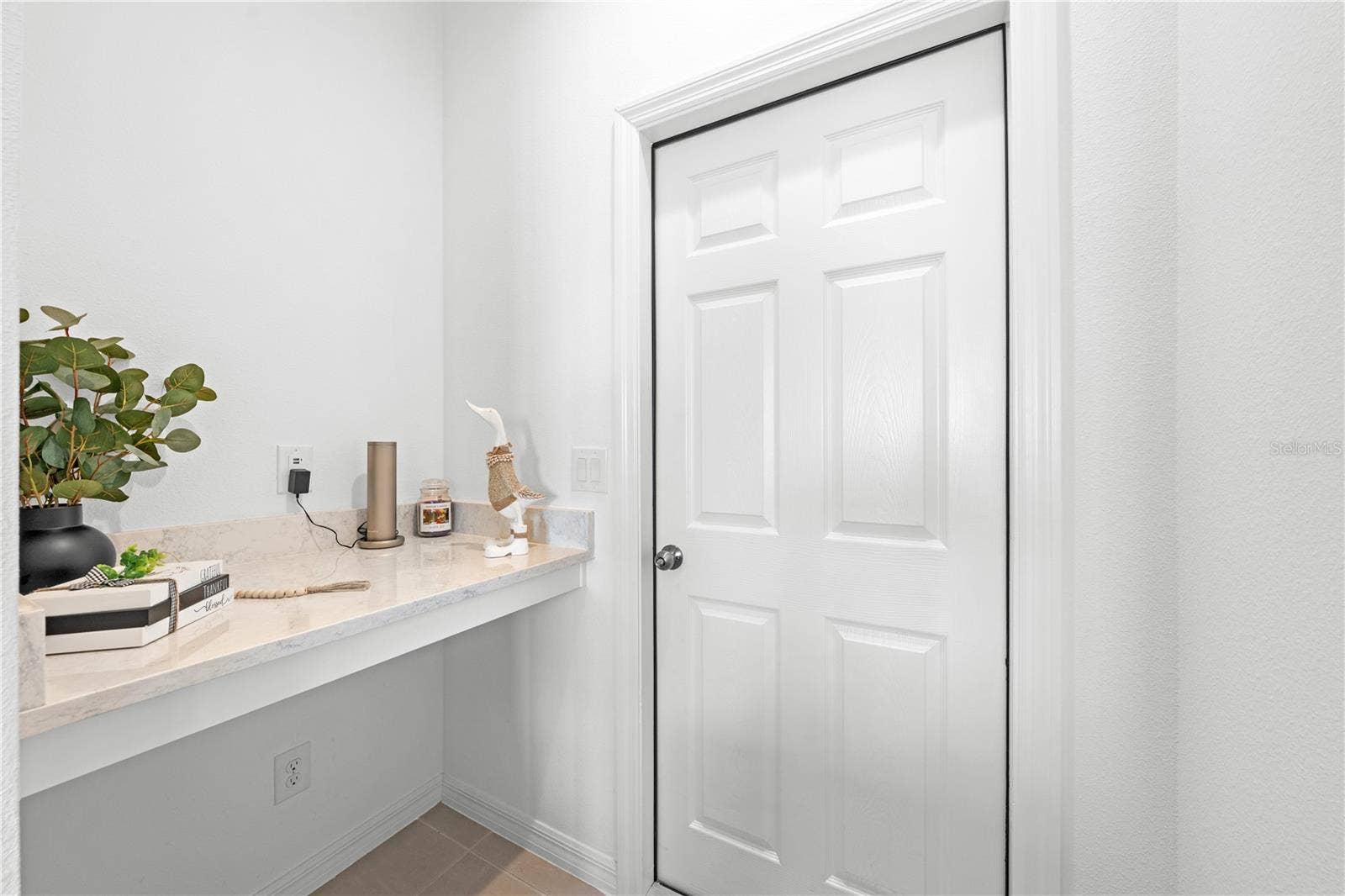 5657 CAMILLA STREET, St Cloud, FL 34771 Stop and drop at garage entry door