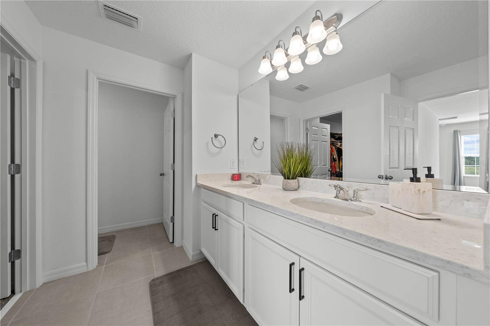 5657 CAMILLA STREET, St Cloud, FL 34771 Master bathroom vanity