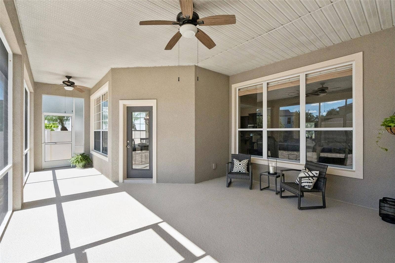 Rear Covered & Screened in Porch