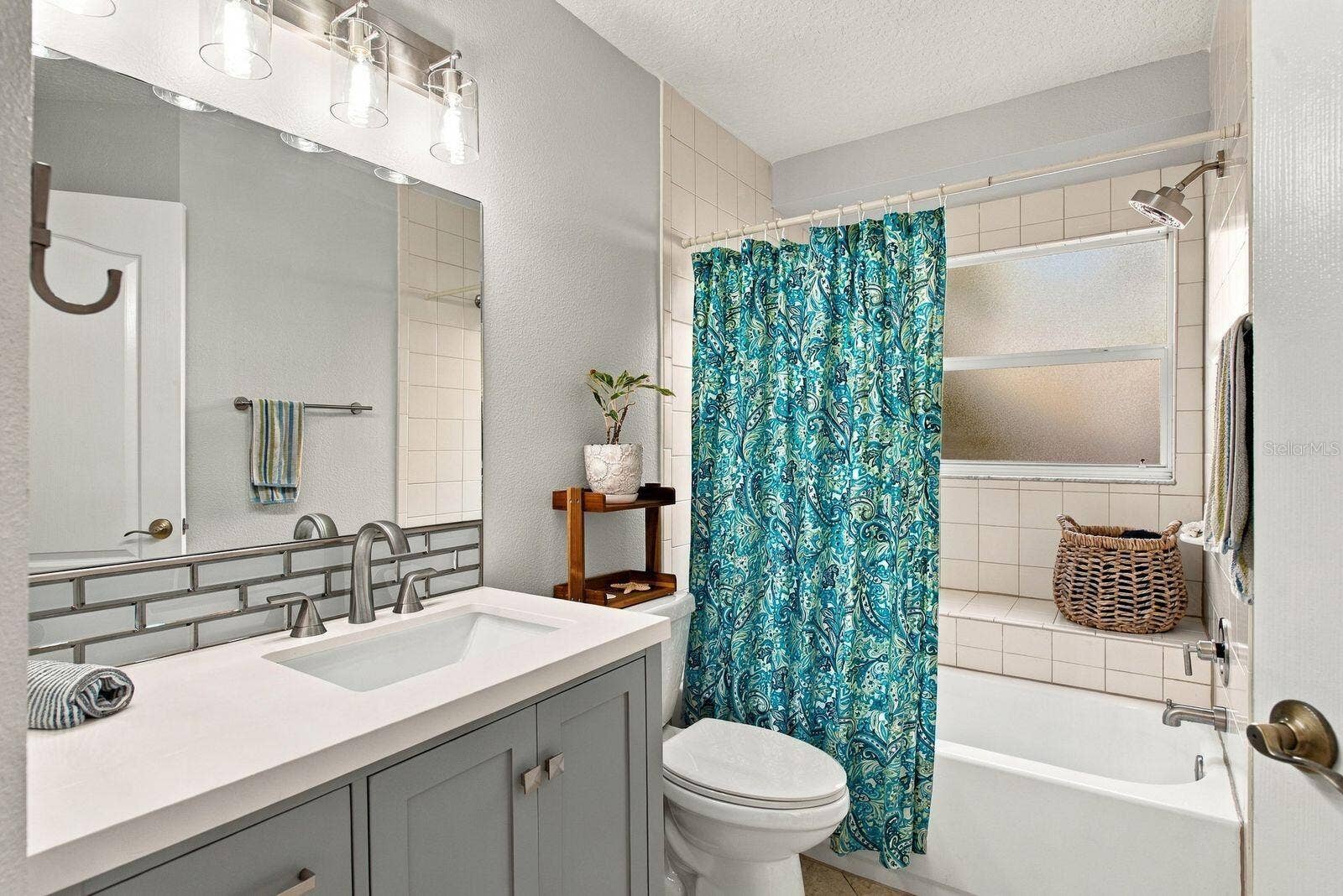 1261 SALT LAKE DRIVE, Tarpon Springs, FL 34689 1261 SALT LAKE DRIVE, Tarpon Springs, FL 34689