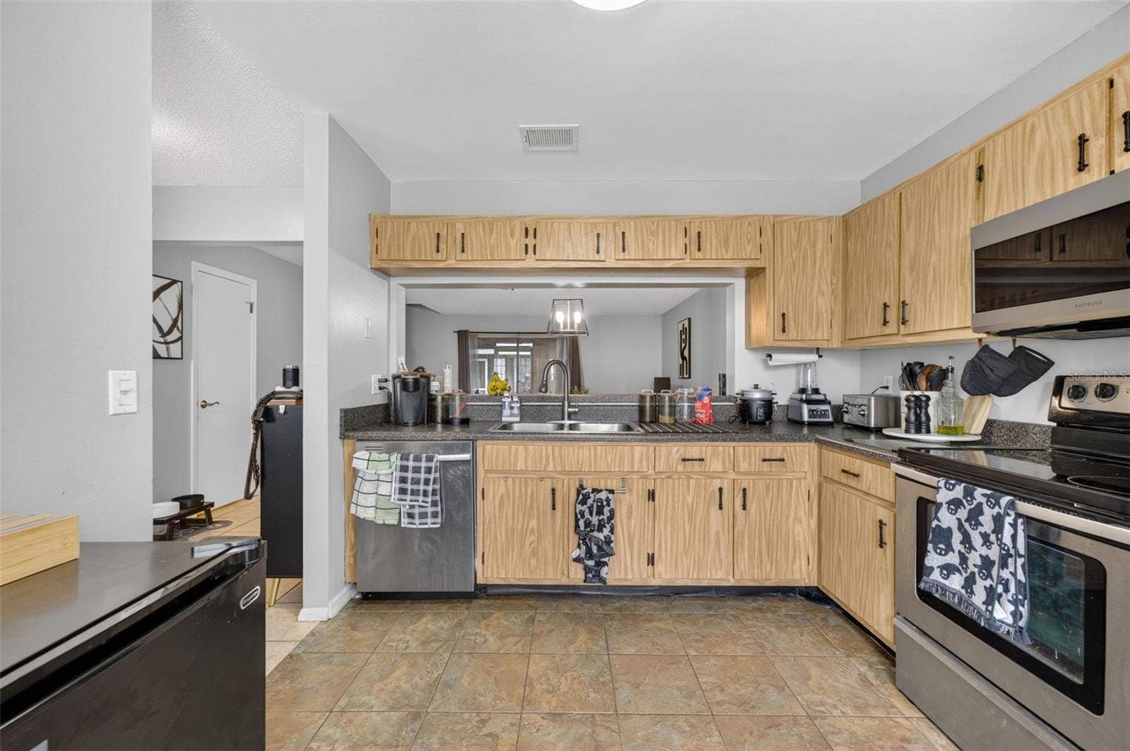 Spacious kitchen to enjoy preparing meals.