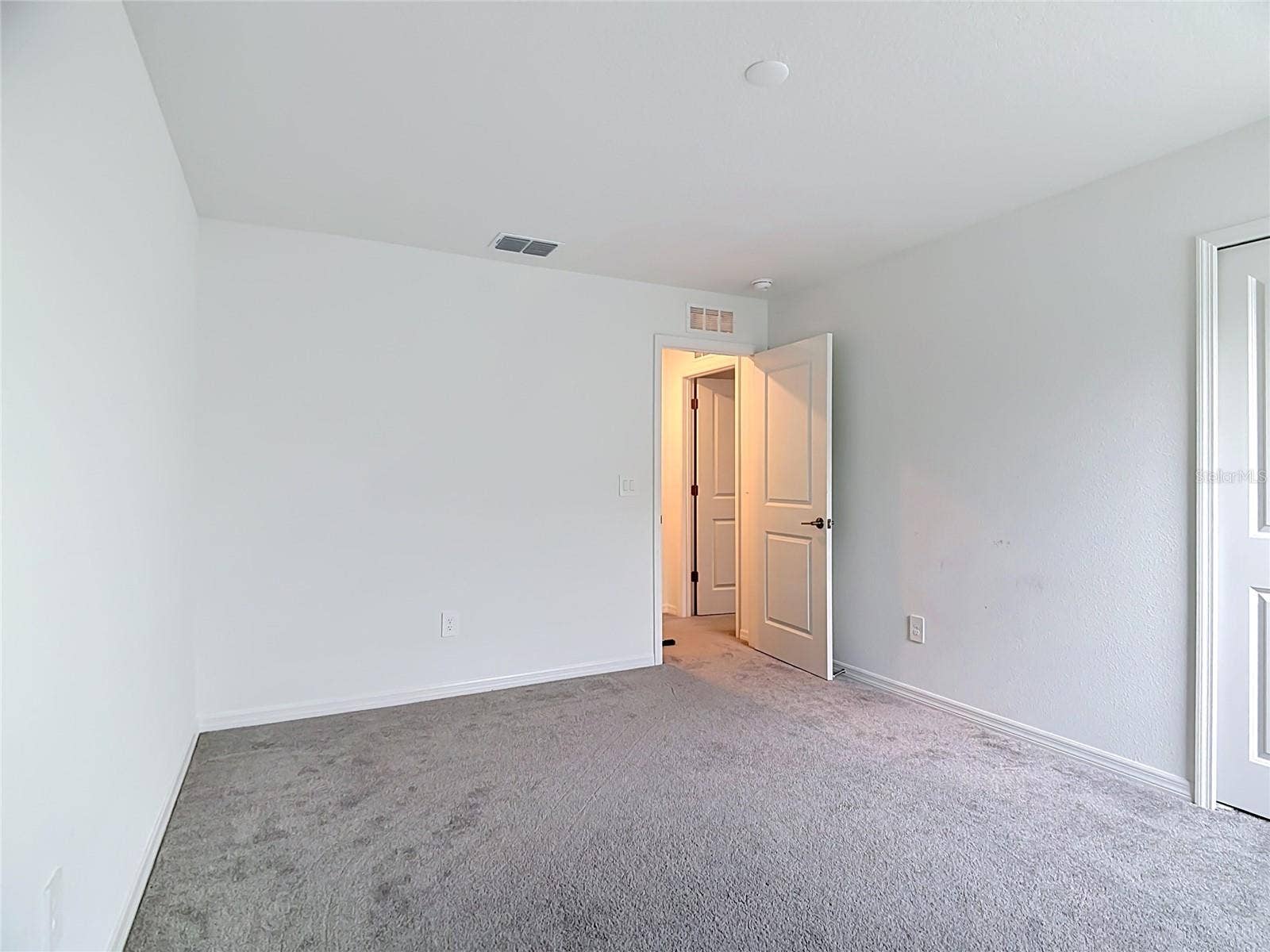 1633 RED LOOP, Lakeland, FL 33801 1633 RED LOOP, Lakeland, FL 33801