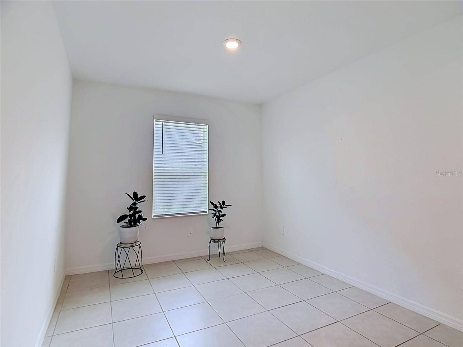 1633 RED LOOP, Lakeland, FL 33801 1633 RED LOOP, Lakeland, FL 33801