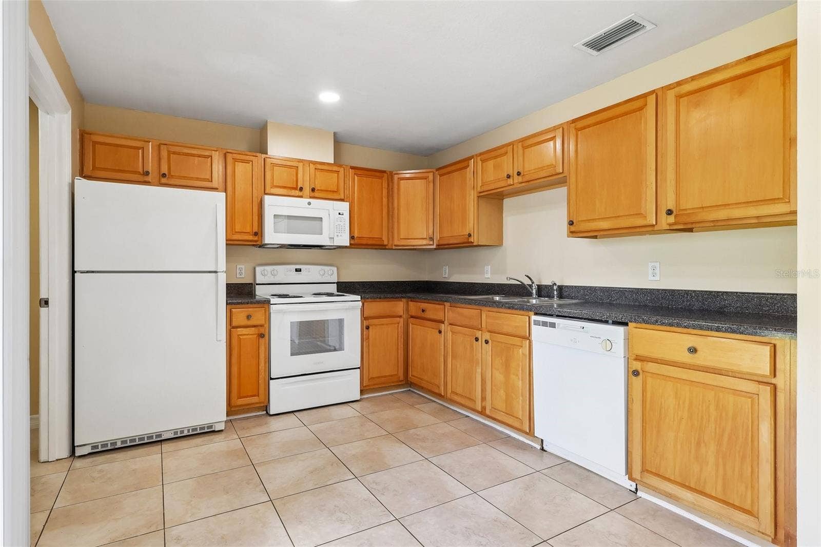 10031 PORTALE AVENUE, Orlando, FL 32825 Kitchen.