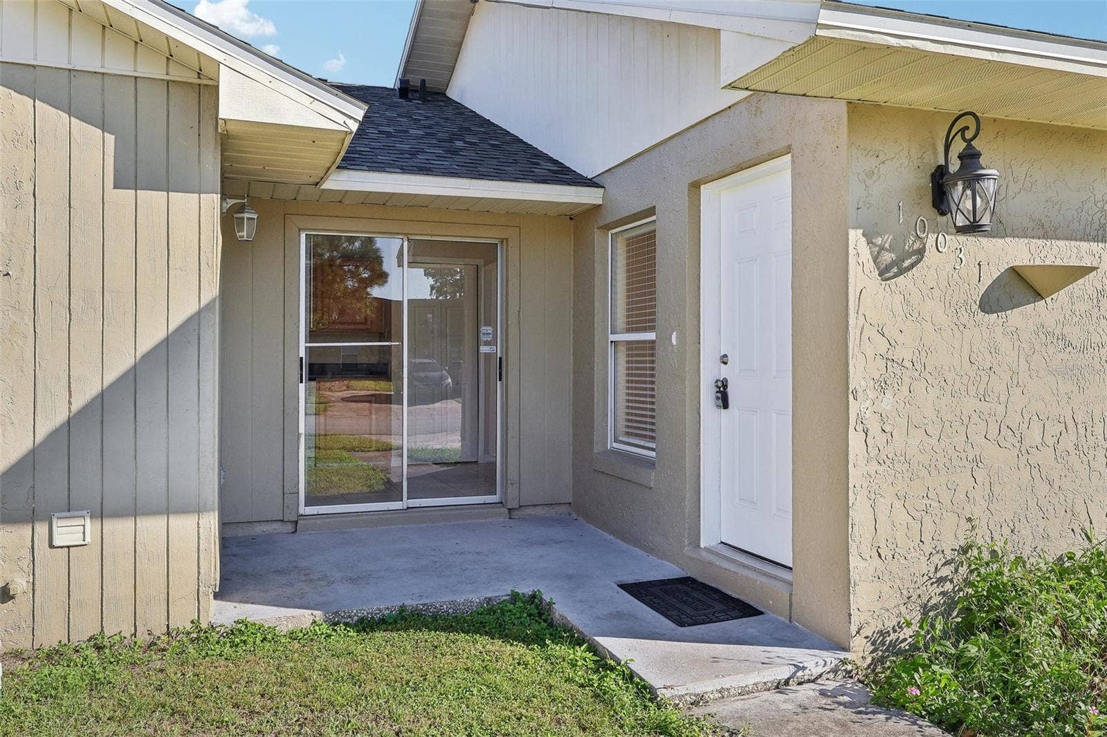 10031 PORTALE AVENUE, Orlando, FL 32825 This 3-bedroom, 2-bath half duplex offers a great combination of indoor and outdoor living space in a convenient location just off Dean Road.