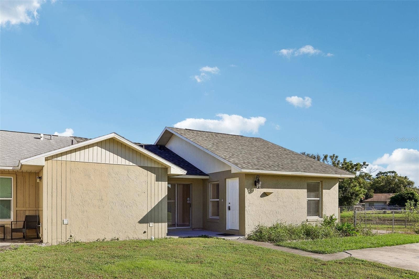10031 PORTALE AVENUE, Orlando, FL 32825 POND VIEWS, a generous .25 ACRE LOT, and NO HOA in the established Tindaro Pine Estates community of East Orlando!