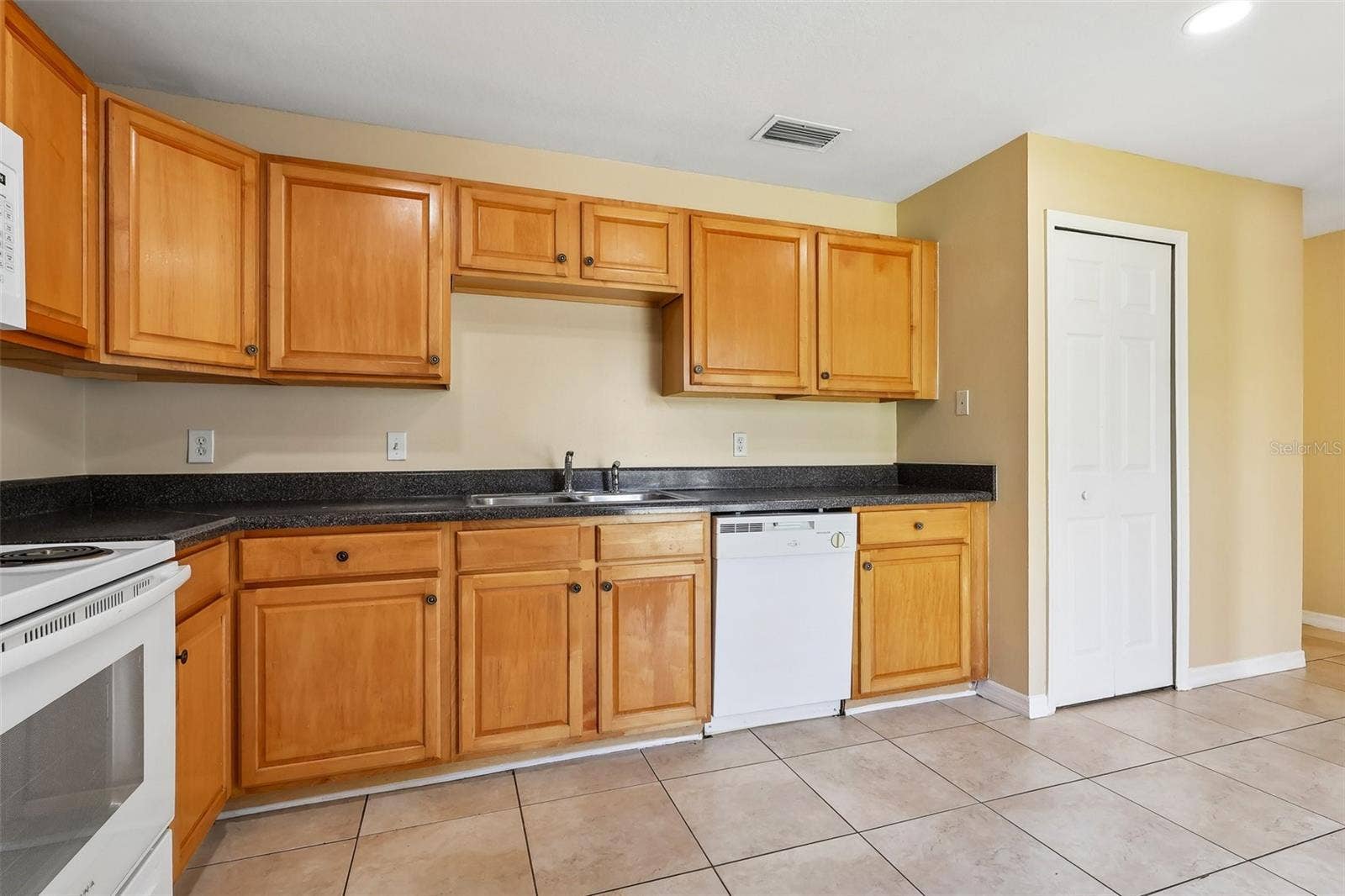 10031 PORTALE AVENUE, Orlando, FL 32825 Kitchen.