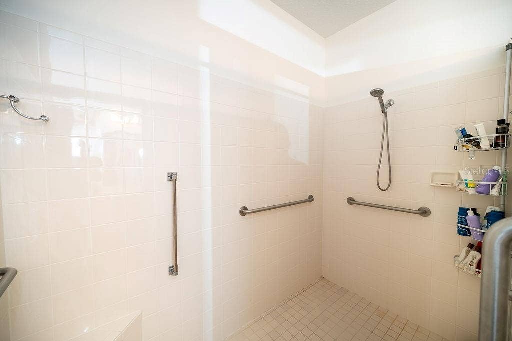 4608 NOTTOWAY DRIVE, Leesburg, FL 34748 second guest bathroom