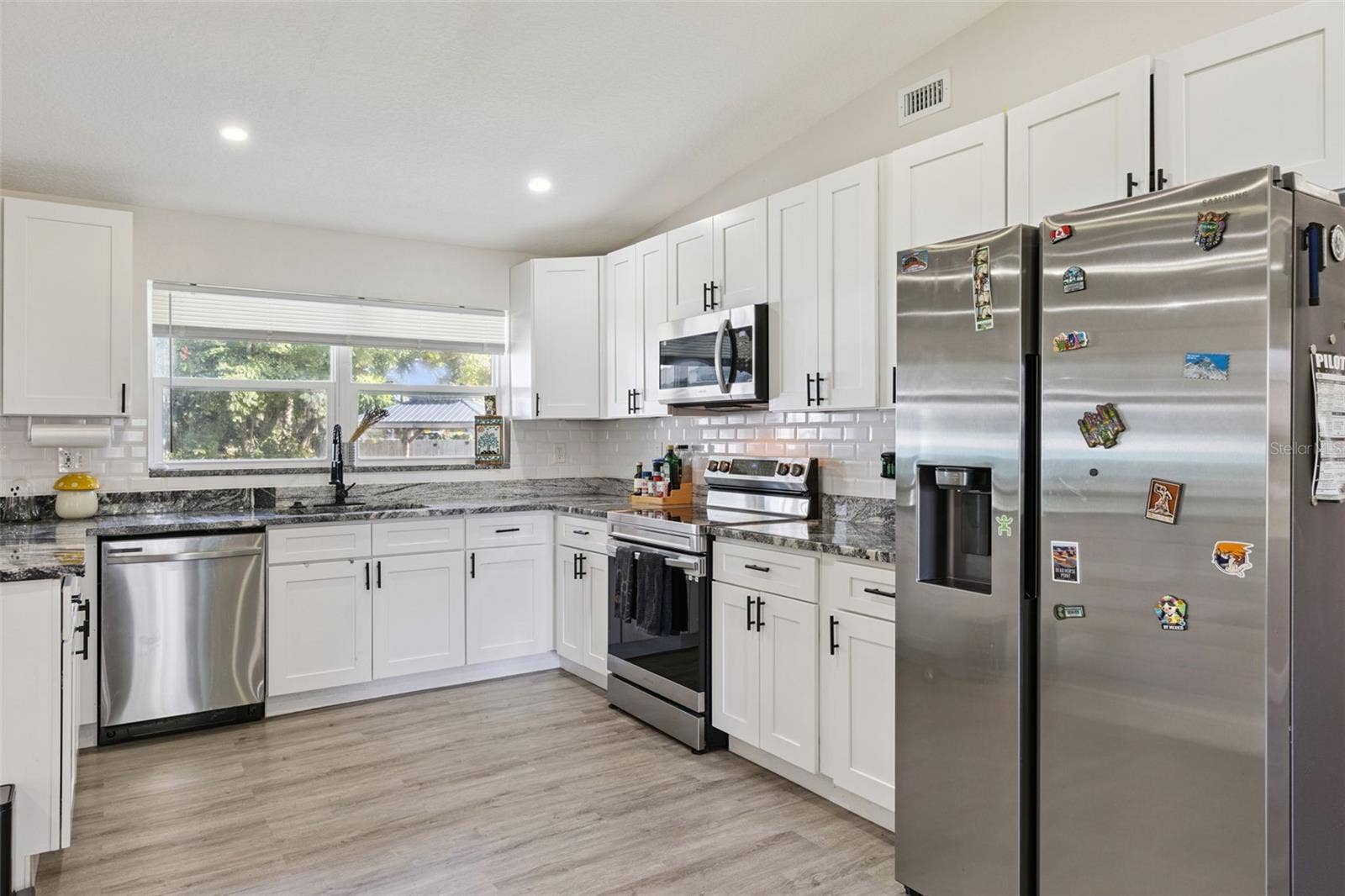 200 E PARKDALE AVENUE, Deland, FL 32724 200 E PARKDALE AVENUE, Deland, FL 32724