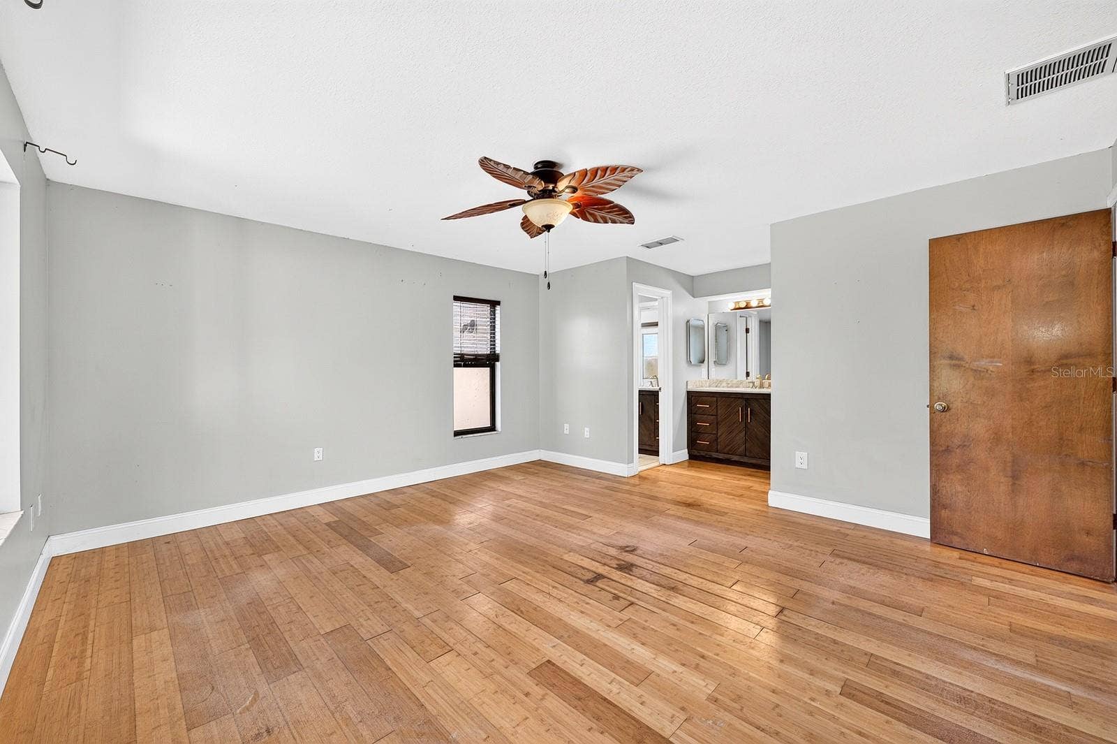 1110 PINE OAKS COURT, Apopka, FL 32712 Primary Suite.