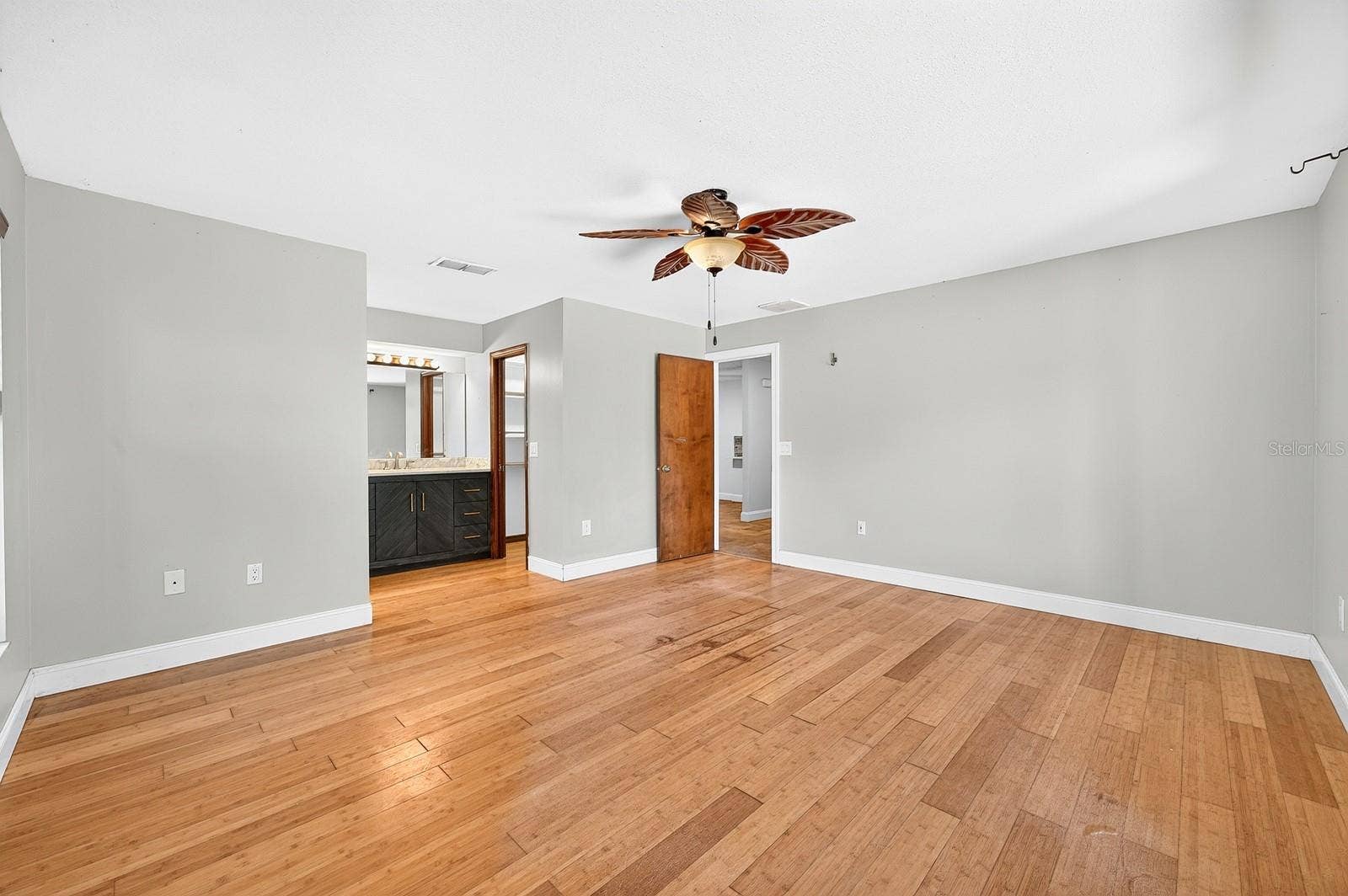1110 PINE OAKS COURT, Apopka, FL 32712 Primary Suite.