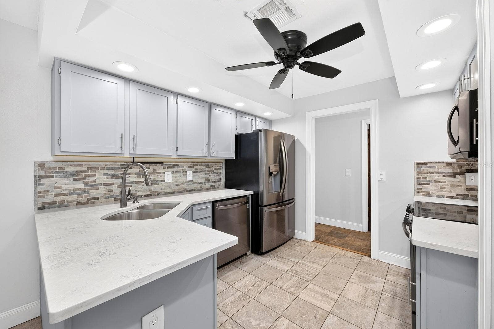 1110 PINE OAKS COURT, Apopka, FL 32712 Updated Kitchen.