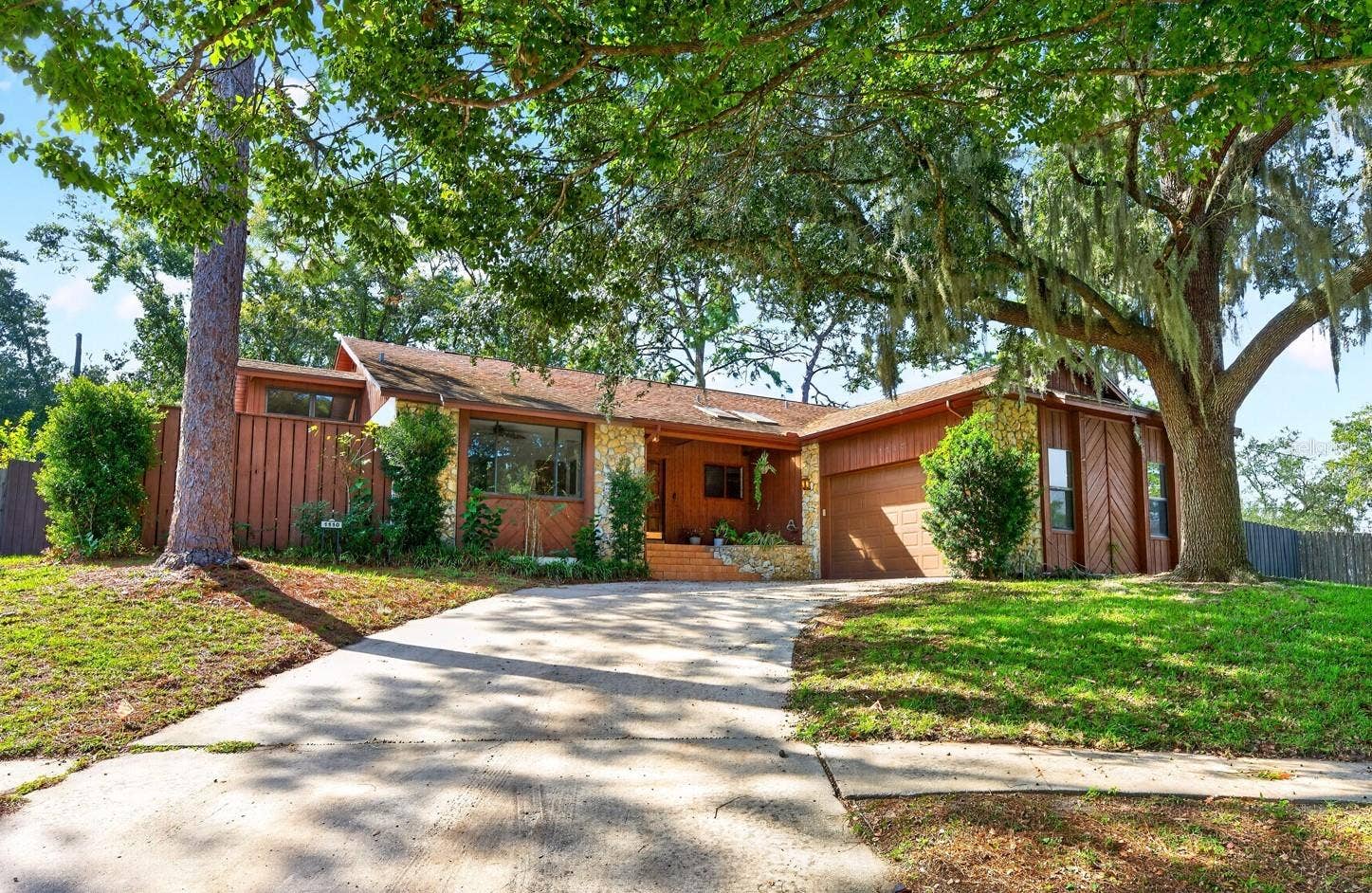 1110 PINE OAKS COURT, Apopka, FL 32712 NEW ROOF BEFORE CLOSING, a spacious .25 ACRE LOT, and NO HOA are just the beginning!