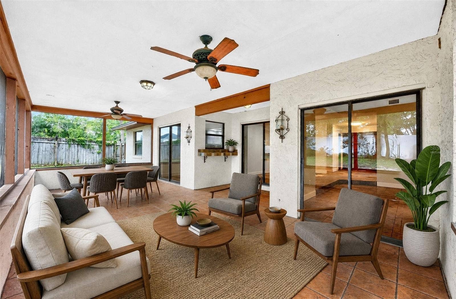 1110 PINE OAKS COURT, Apopka, FL 32712 Large screened lanai. Virtually Staged.