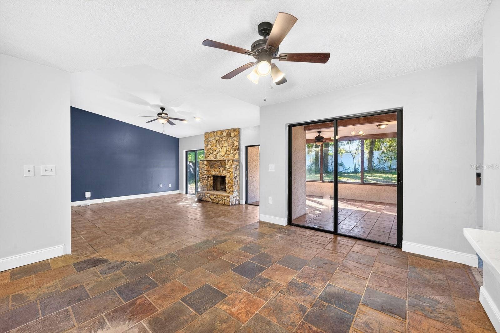 1110 PINE OAKS COURT, Apopka, FL 32712 Open living and dining.