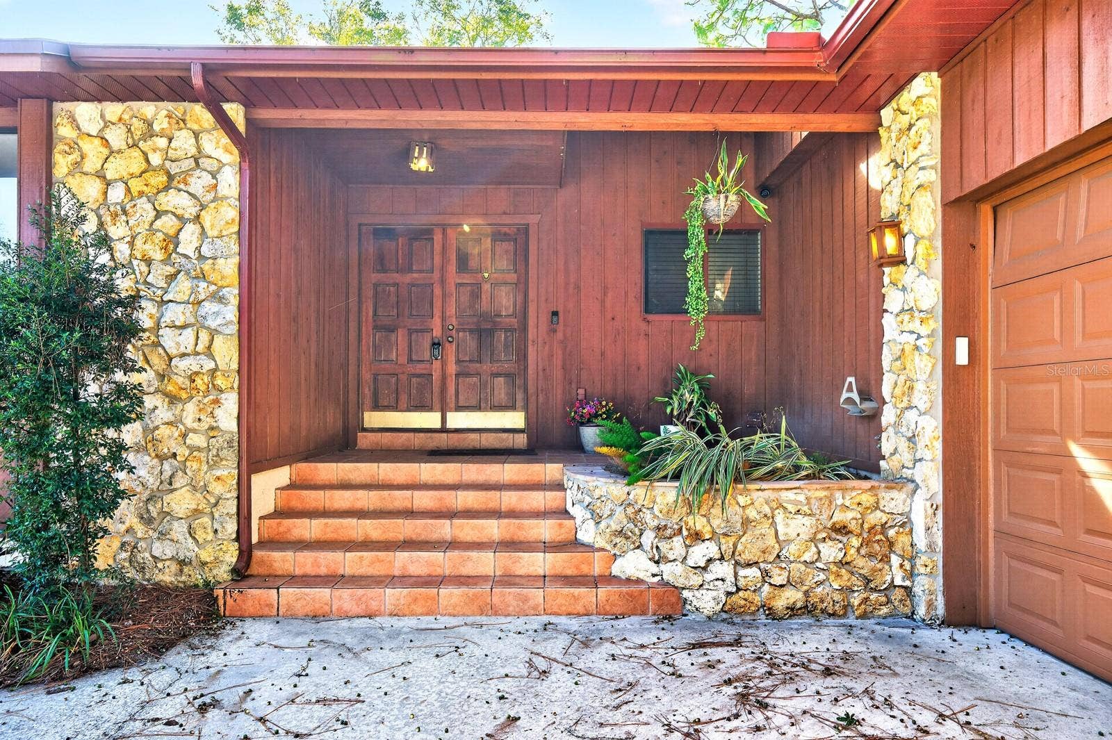 1110 PINE OAKS COURT, Apopka, FL 32712 **WELCOME HOME**