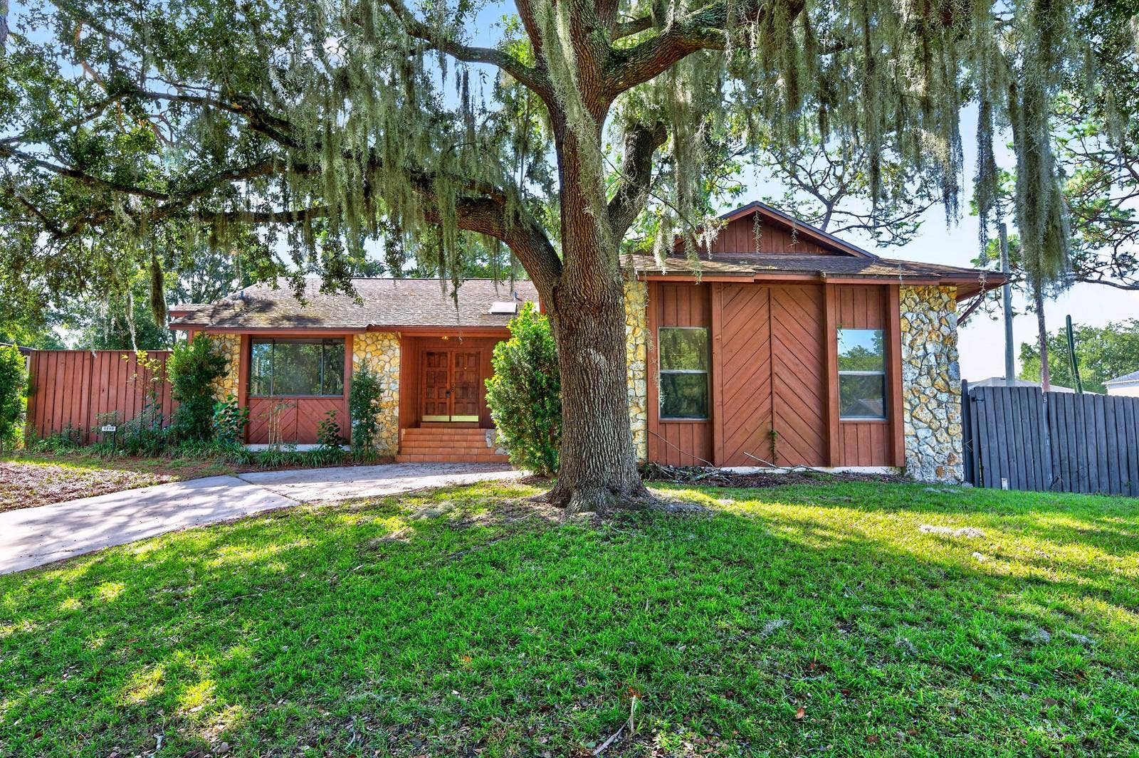 1110 PINE OAKS COURT, Apopka, FL 32712 Tucked away on a quiet CUL-DE-SAC in the established Pine Oaks community of Apopka, this single-story home offers comfortable living, inviting outdoor spaces, and a convenient Central Florida location.
