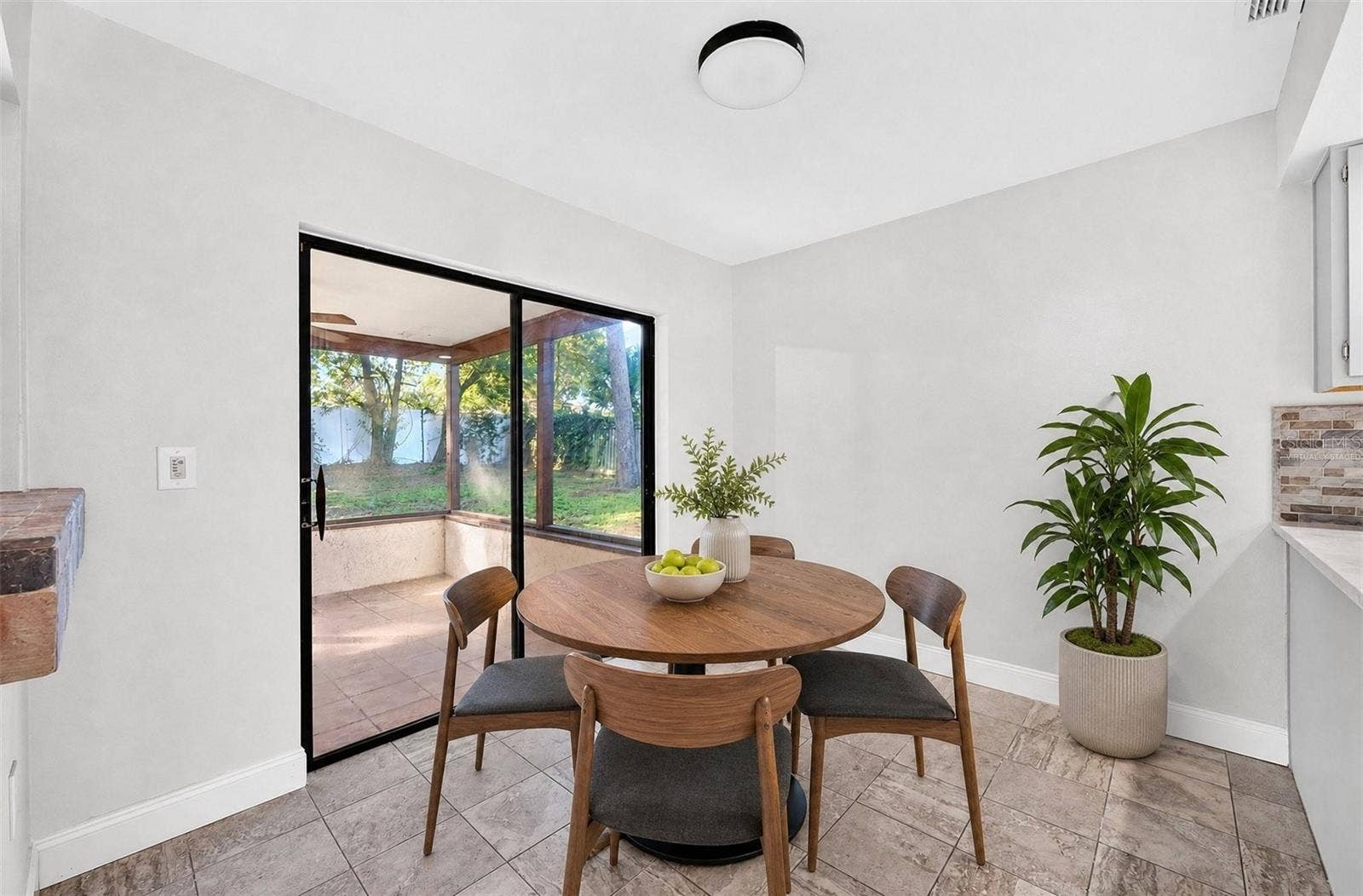 1110 PINE OAKS COURT, Apopka, FL 32712 Light filled breakfast nook. Virtually Staged.