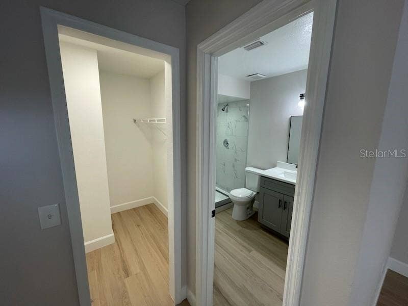 528 SOUTHERN CHARM DRIVE, Orlando, FL 32807 Master bath/ walk in closet.