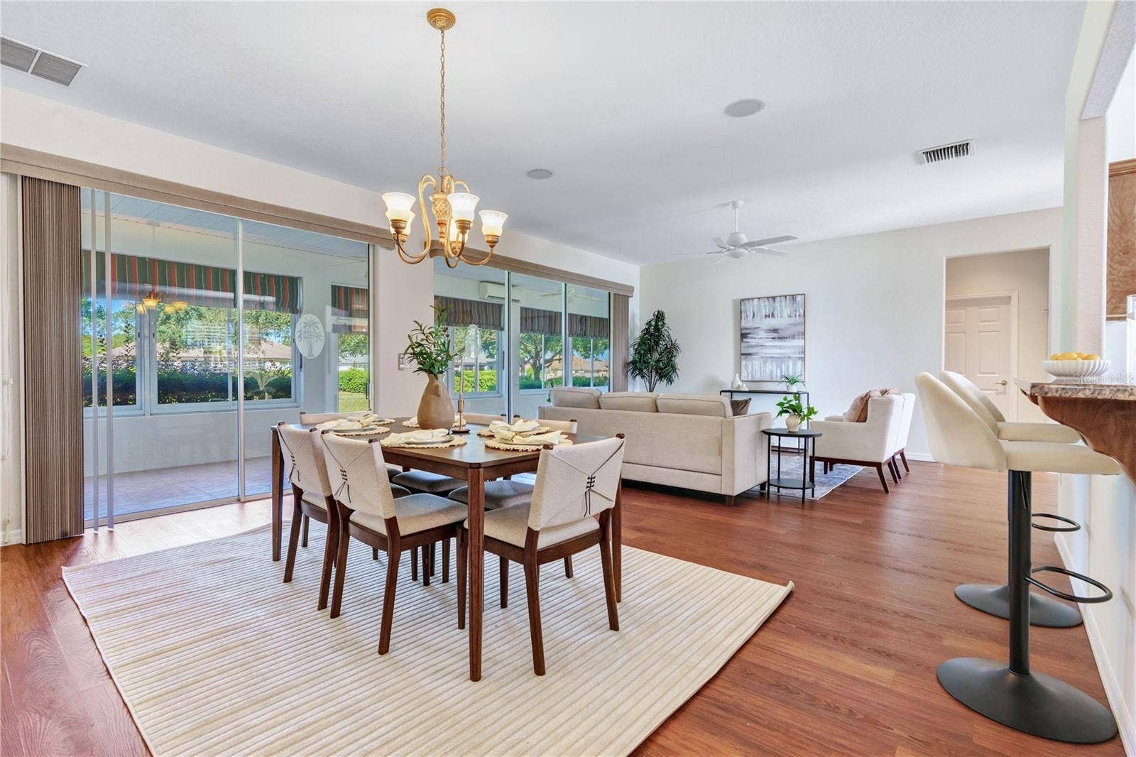 Elegant dining area overlooking the living room, ideal for entertaining and everyday gatherings.