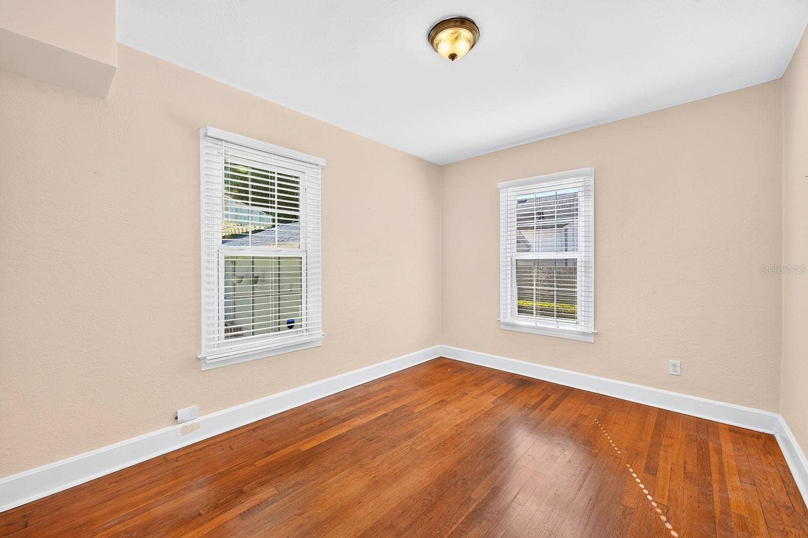 27 N HAMPTON AVENUE, Orlando, FL 32803