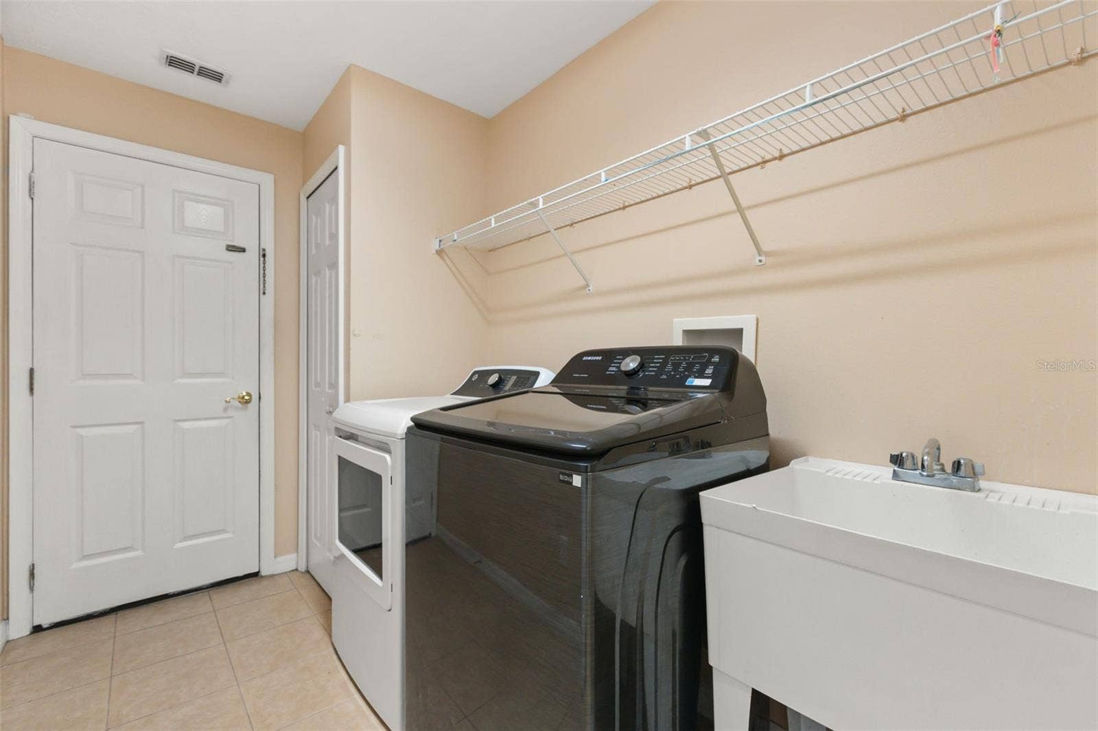 1832 NATURE COVE LANE, Clermont, FL 34711 1832 NATURE COVE LANE, Clermont, FL 34711