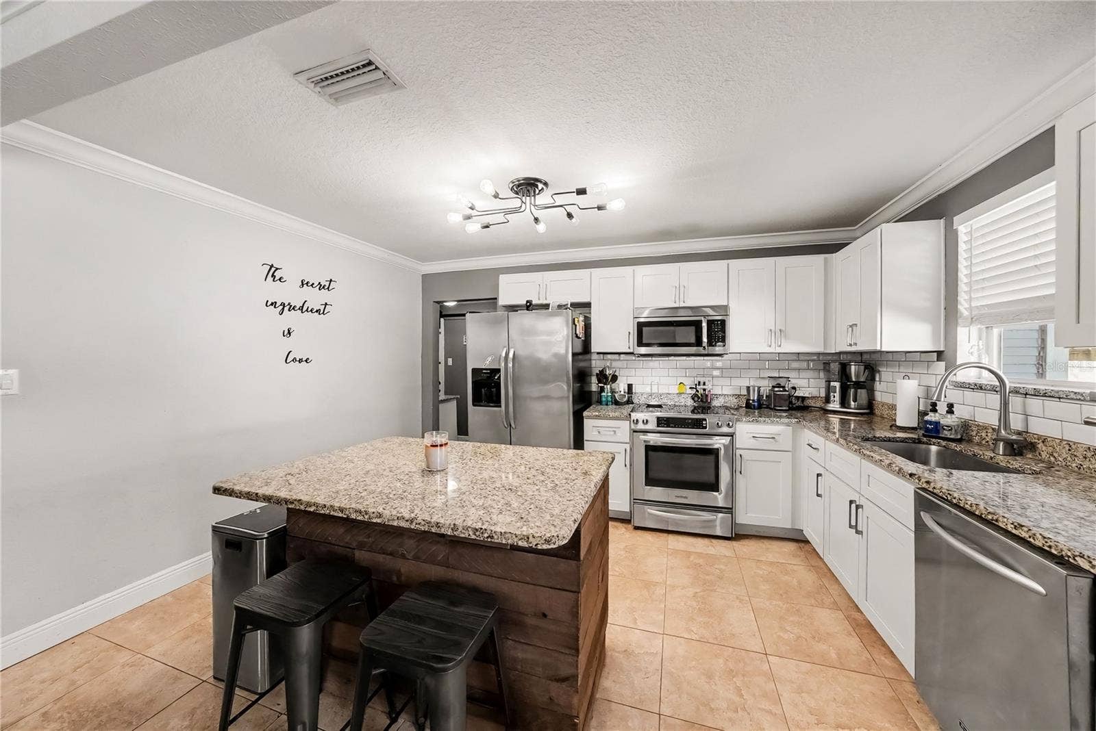 917 E 24TH AVENUE, Tampa, FL 33605 917 E 24TH AVENUE, Tampa, FL 33605