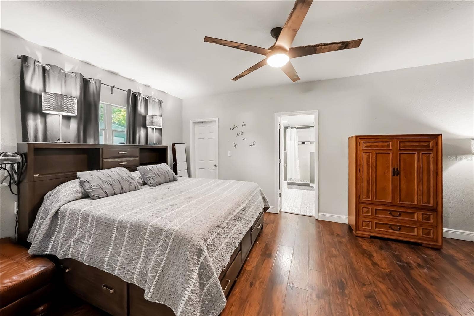 917 E 24TH AVENUE, Tampa, FL 33605 917 E 24TH AVENUE, Tampa, FL 33605