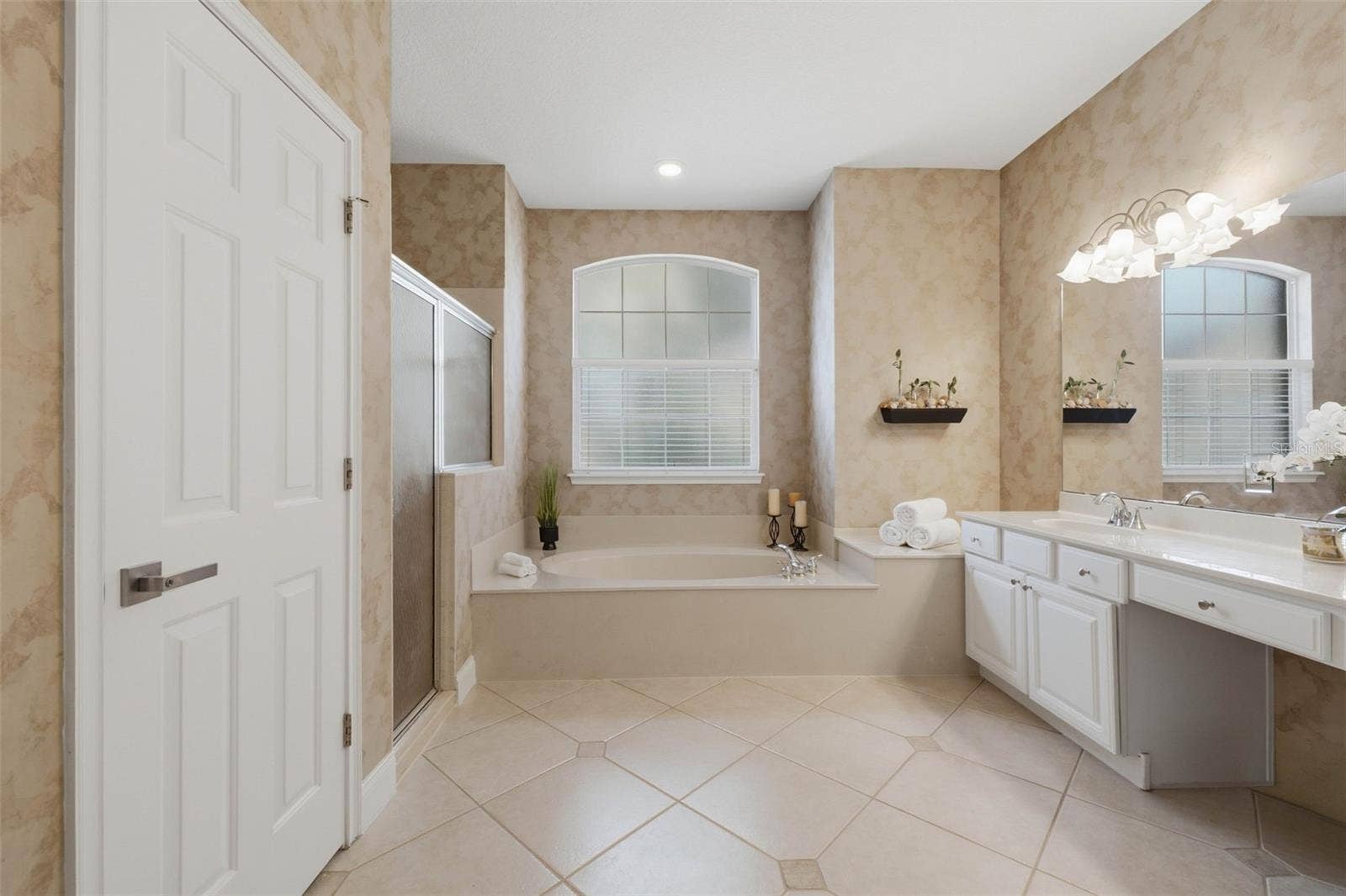 11025 LAKE KATHERINE CIRCLE, Clermont, FL 34711 Primary bathroom