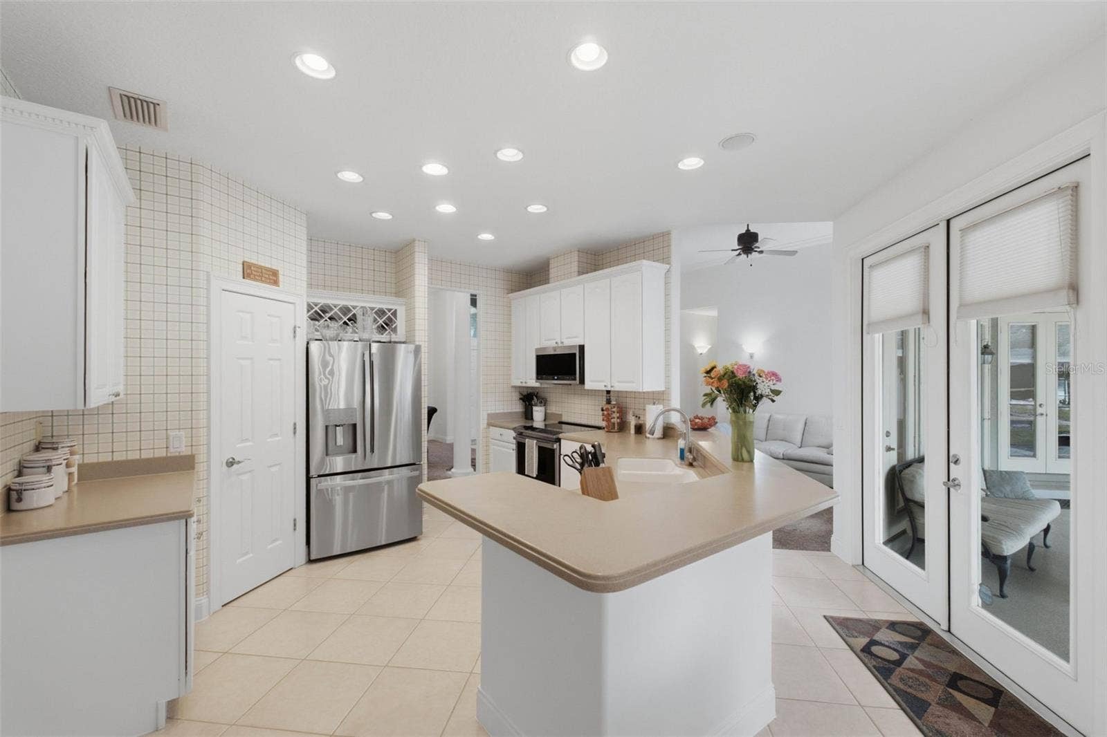 11025 LAKE KATHERINE CIRCLE, Clermont, FL 34711 Kitchen from family room