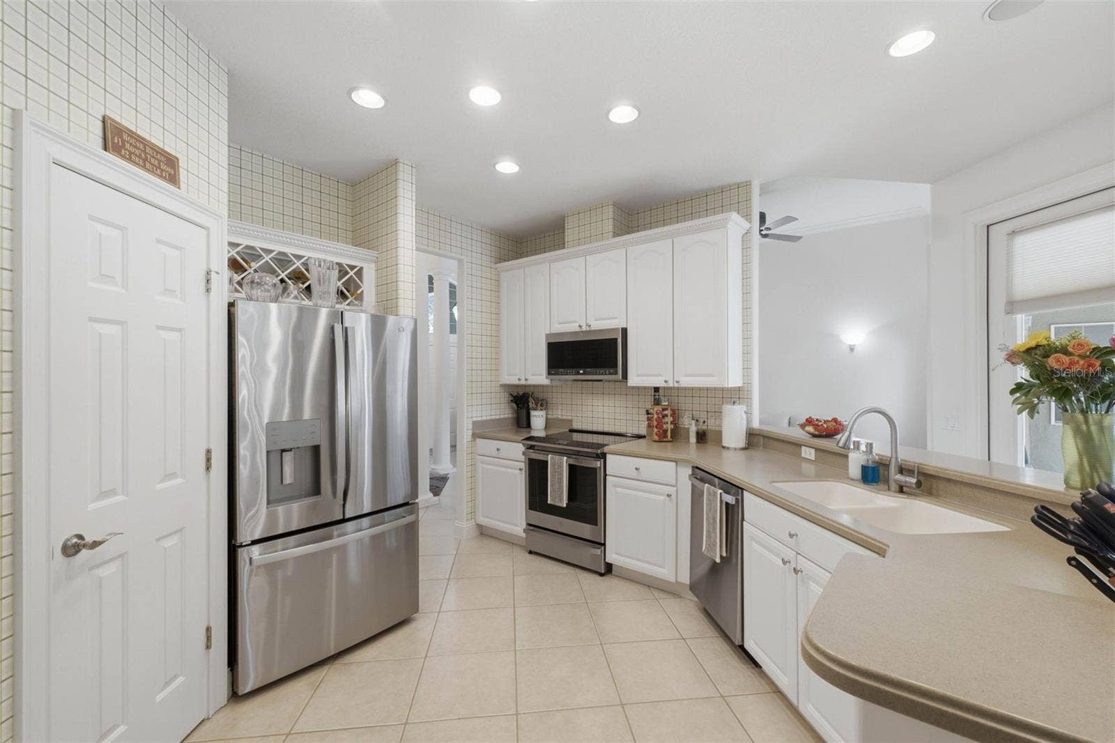 11025 LAKE KATHERINE CIRCLE, Clermont, FL 34711 New stainless appliances