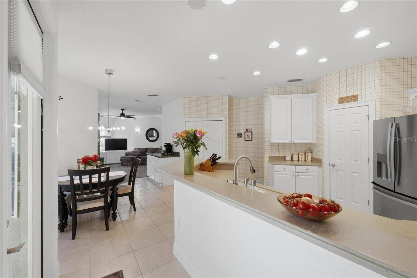 11025 LAKE KATHERINE CIRCLE, Clermont, FL 34711 High countertop