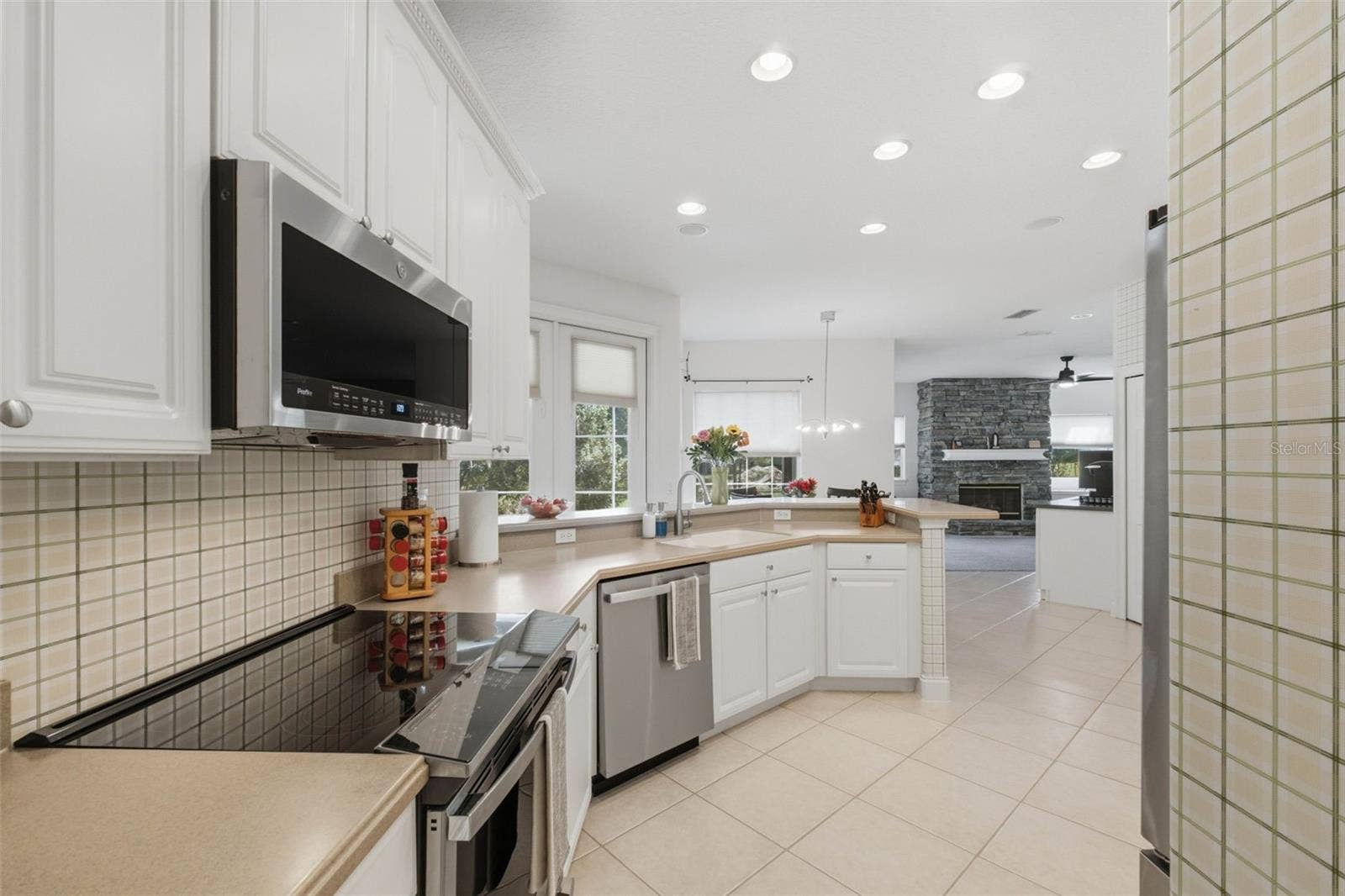 11025 LAKE KATHERINE CIRCLE, Clermont, FL 34711 Looking through kitchen to family room