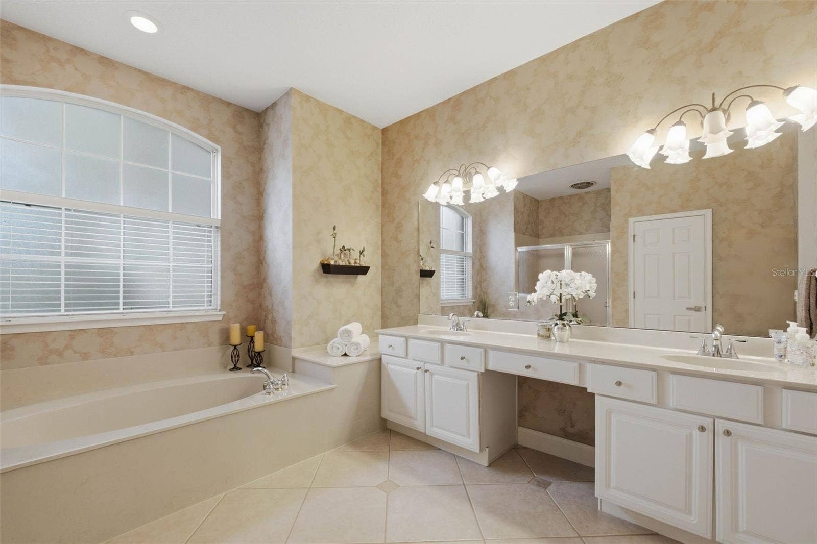 11025 LAKE KATHERINE CIRCLE, Clermont, FL 34711 Primary bathroom