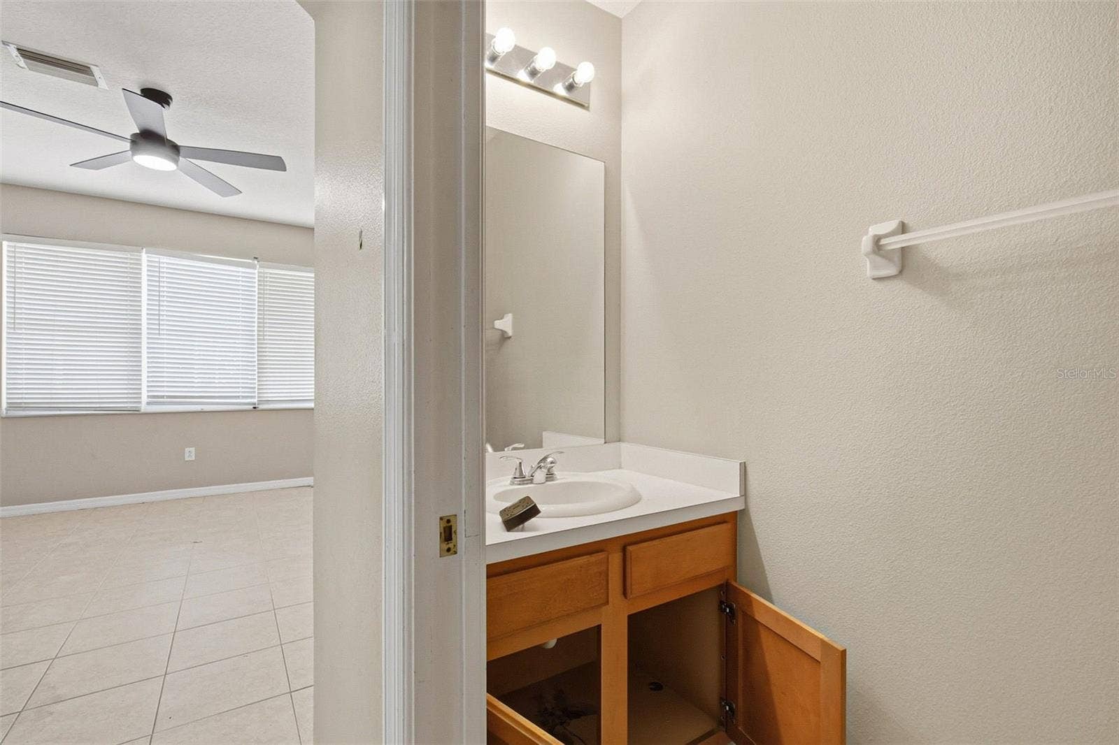 19264 FISHERMANS BEND DRIVE, Lutz, FL 33558 19264 FISHERMANS BEND DRIVE, Lutz, FL 33558