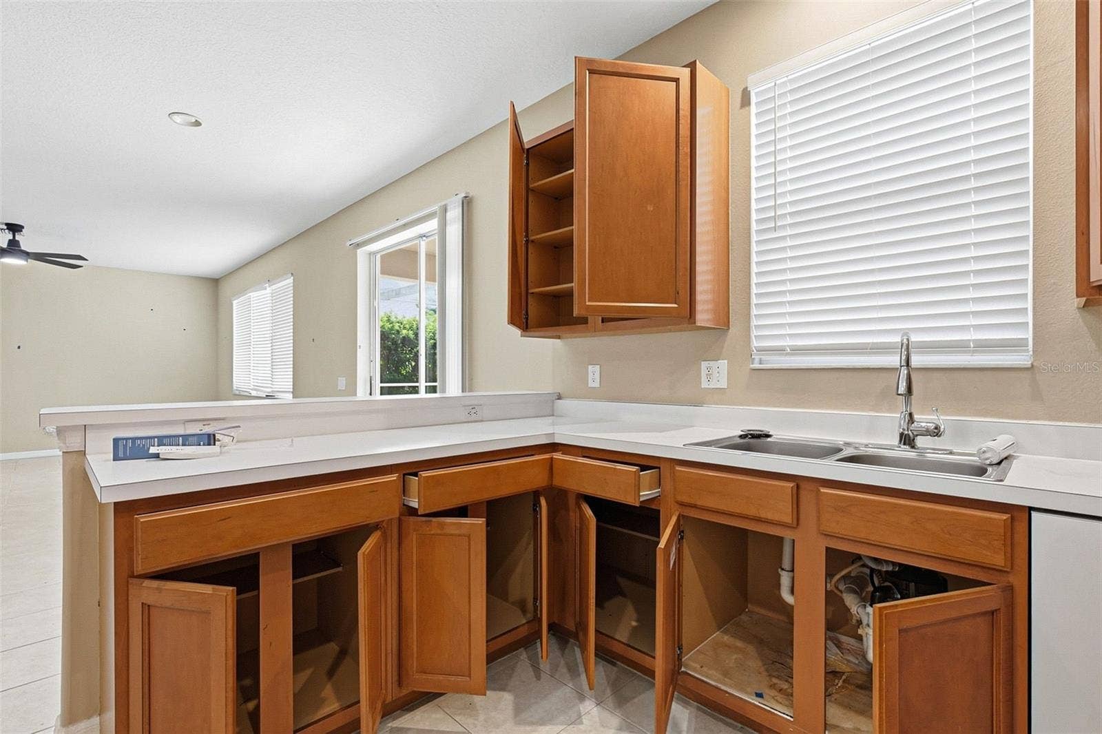 19264 FISHERMANS BEND DRIVE, Lutz, FL 33558 19264 FISHERMANS BEND DRIVE, Lutz, FL 33558