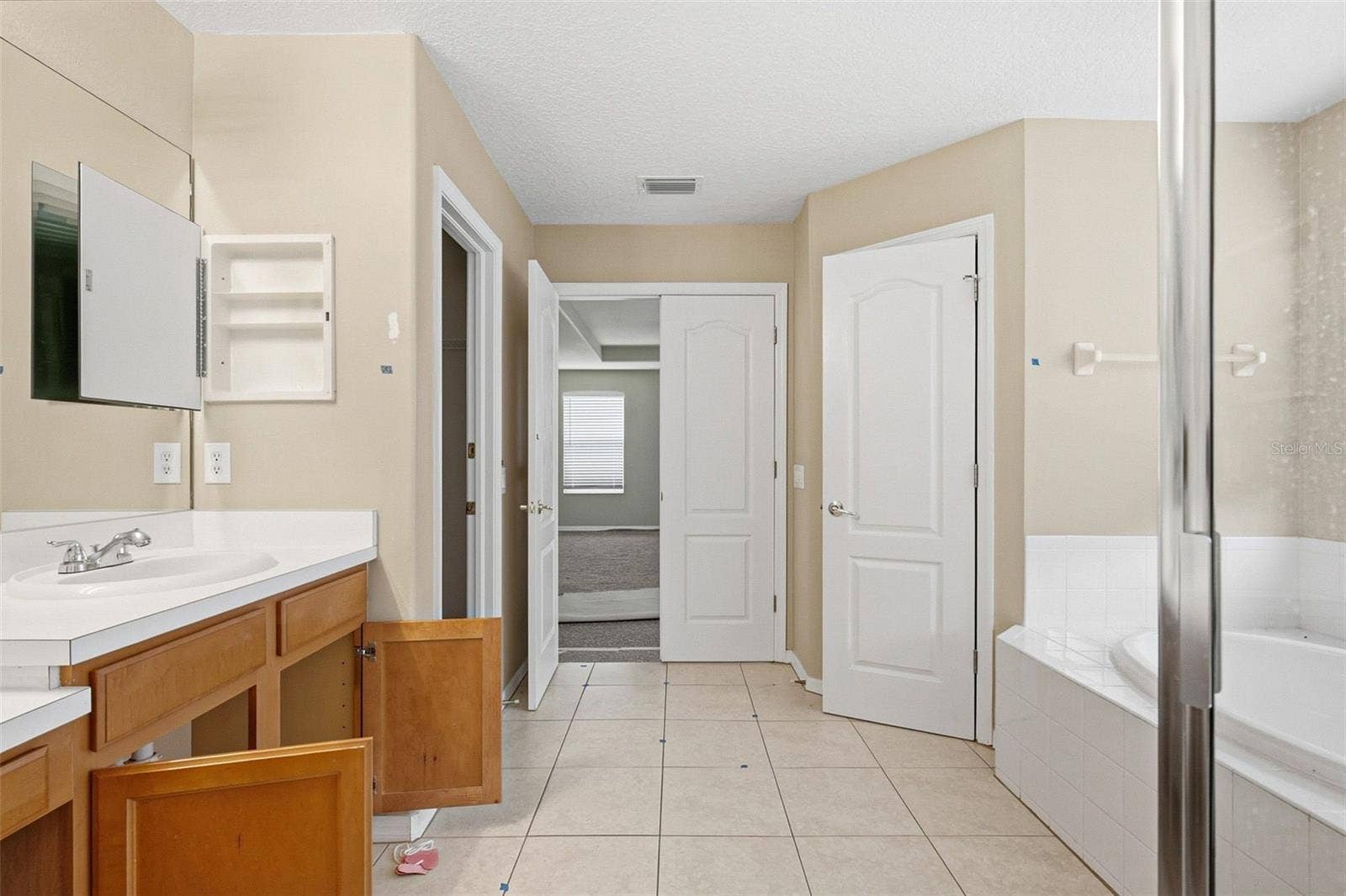 19264 FISHERMANS BEND DRIVE, Lutz, FL 33558 19264 FISHERMANS BEND DRIVE, Lutz, FL 33558