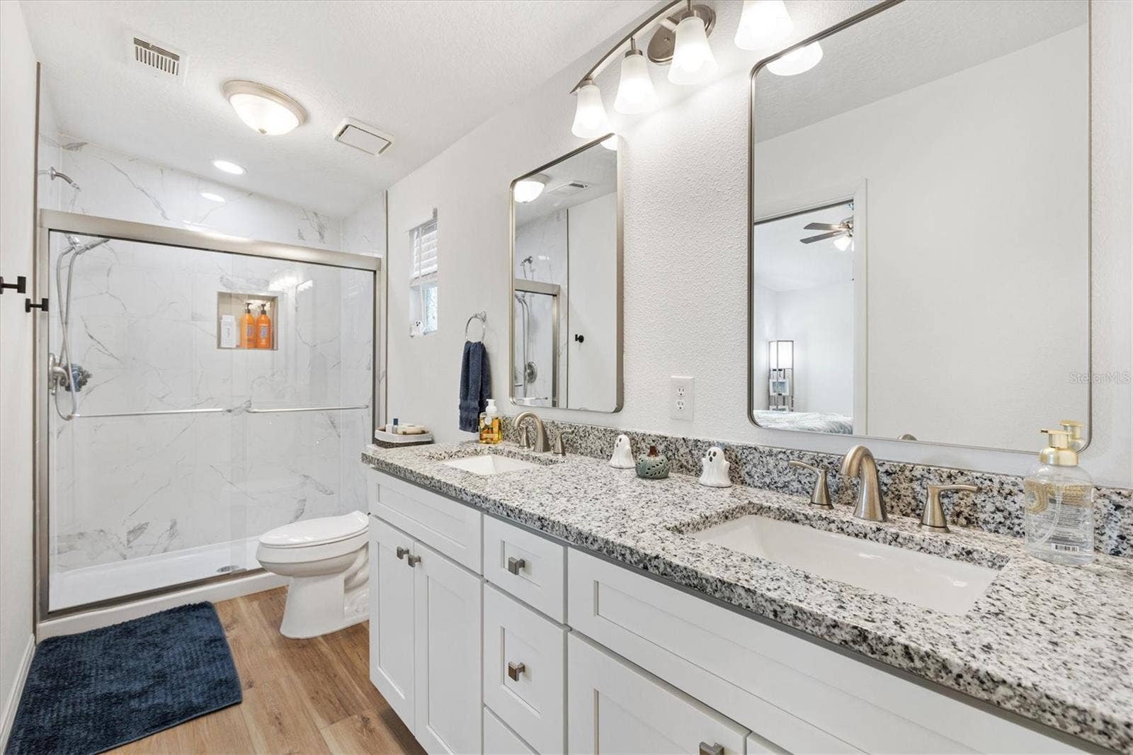 Master En-suite - immaculate