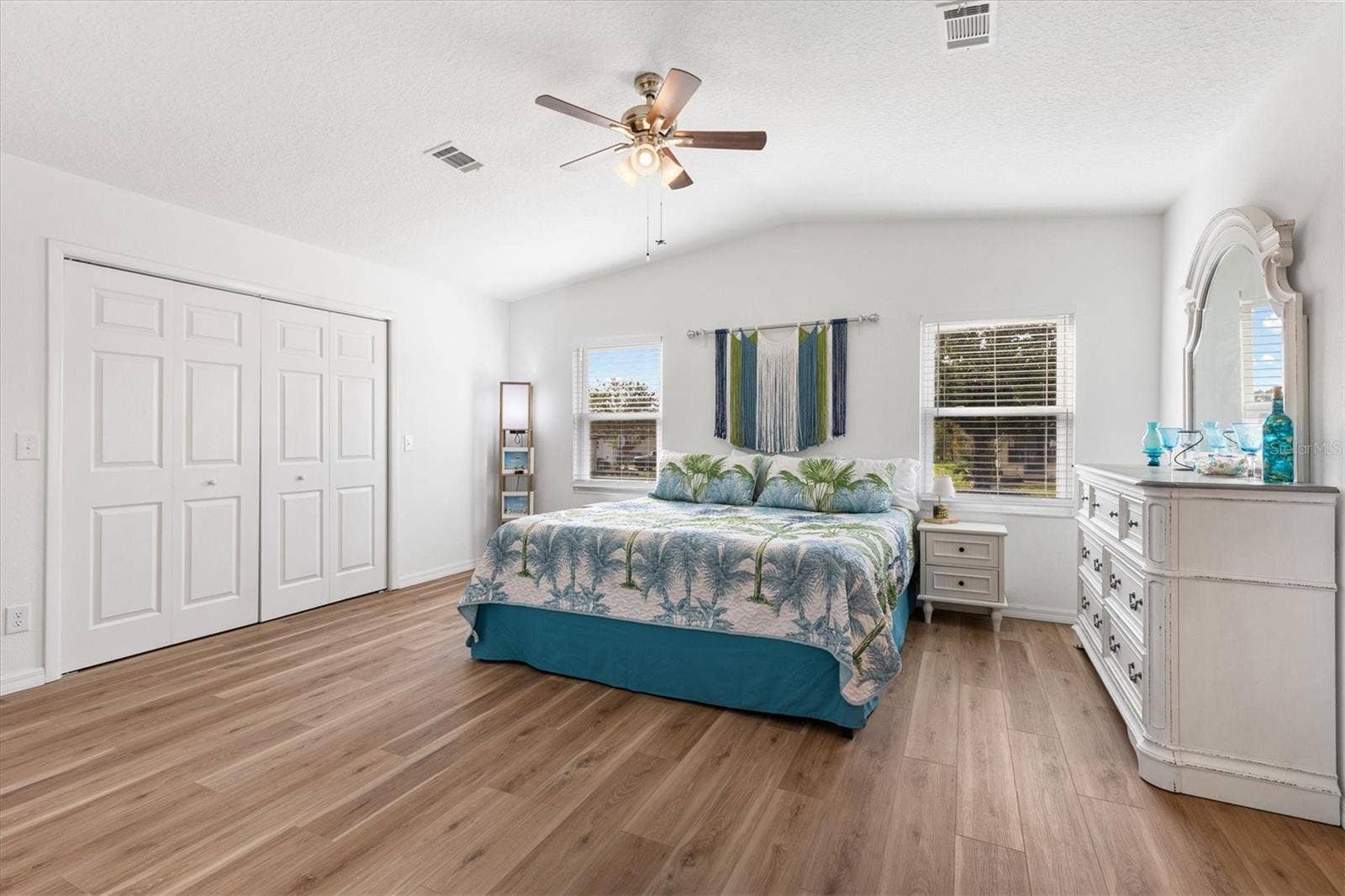 HUGE Master Bedroom Suite ....tranquil