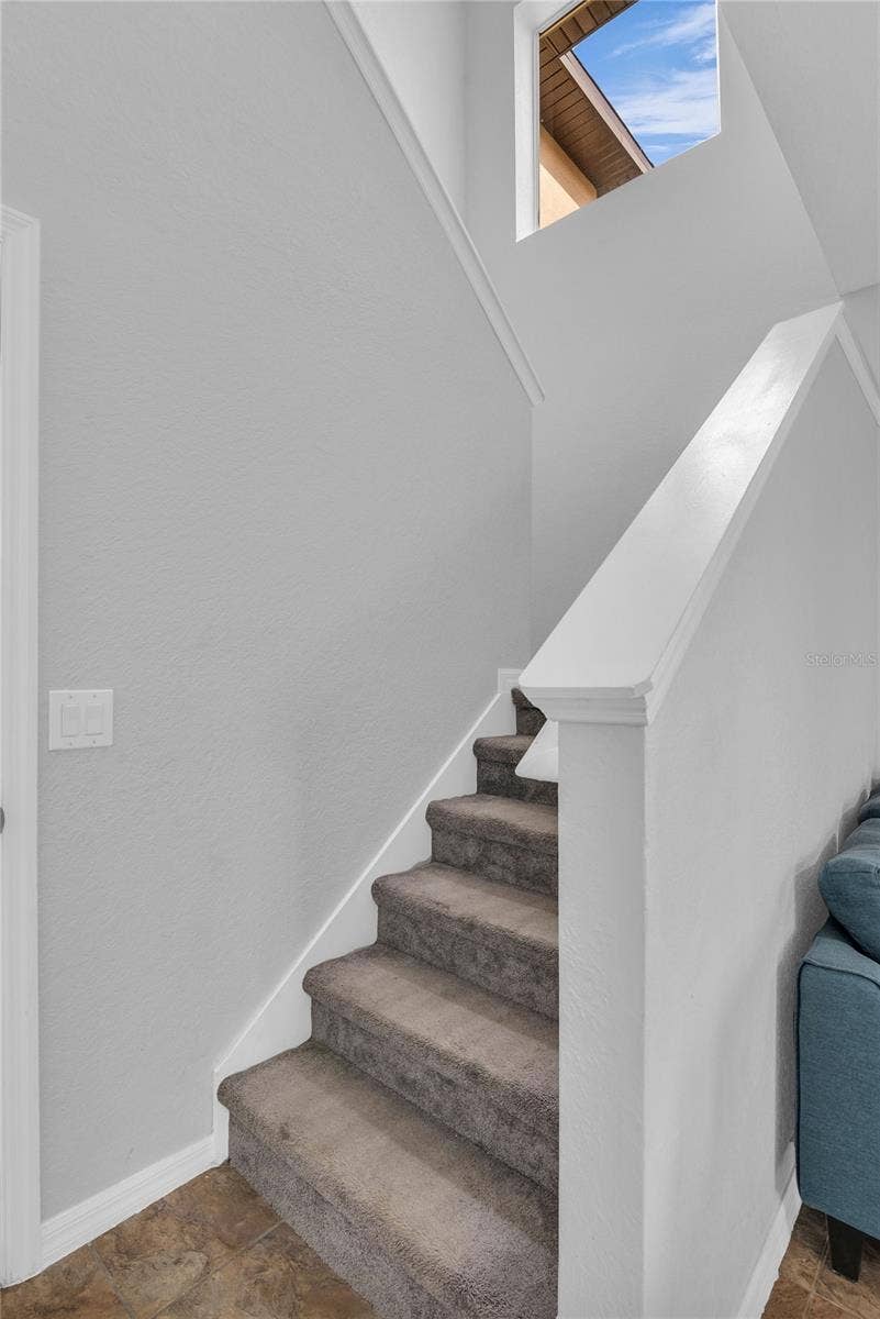 457 LA MIRAGE STREET, Davenport, FL 33897 Stairwell